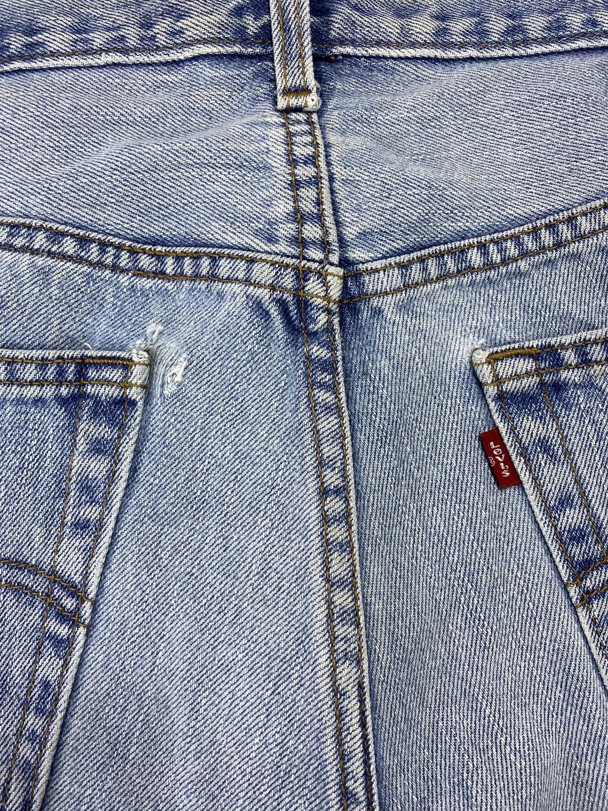 Levi's VINTAGE LEVI'S 560 LIGHT BLUE WASH JEANS -J511 Size US 39 - 11 Thumbnail