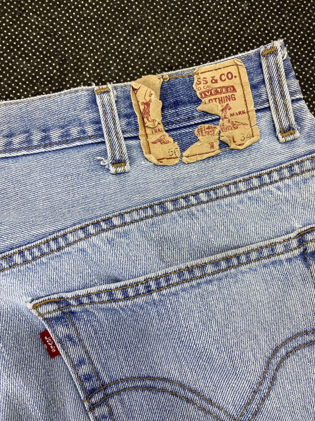 Levi's VINTAGE LEVI'S 560 LIGHT BLUE WASH JEANS -J511 Size US 39 - 12 Thumbnail