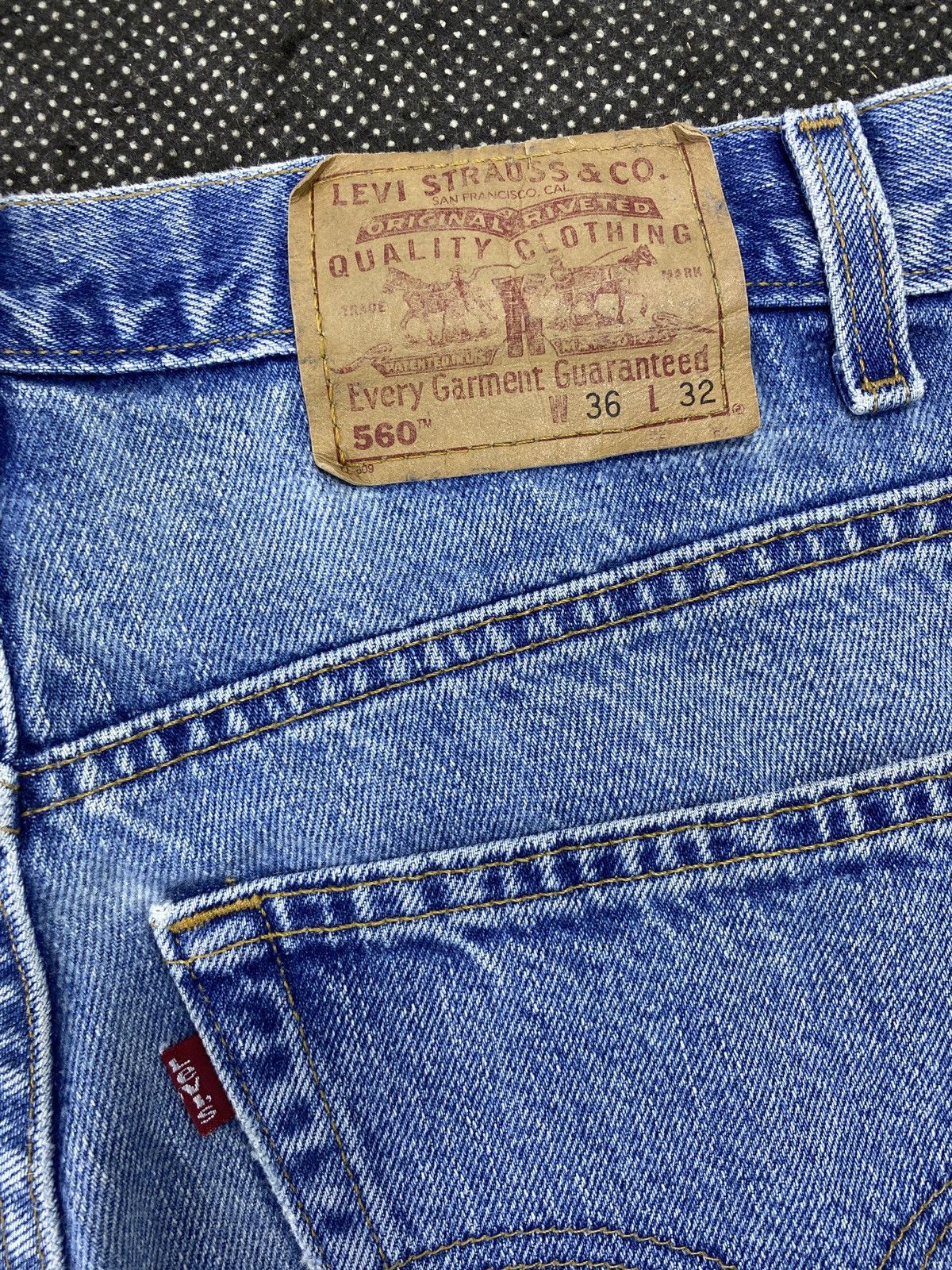 Jean VINTAGE LEVIS 560 TAPERED LEG BLUE WASH JEANS -J514 Size US 37 - 12 Thumbnail