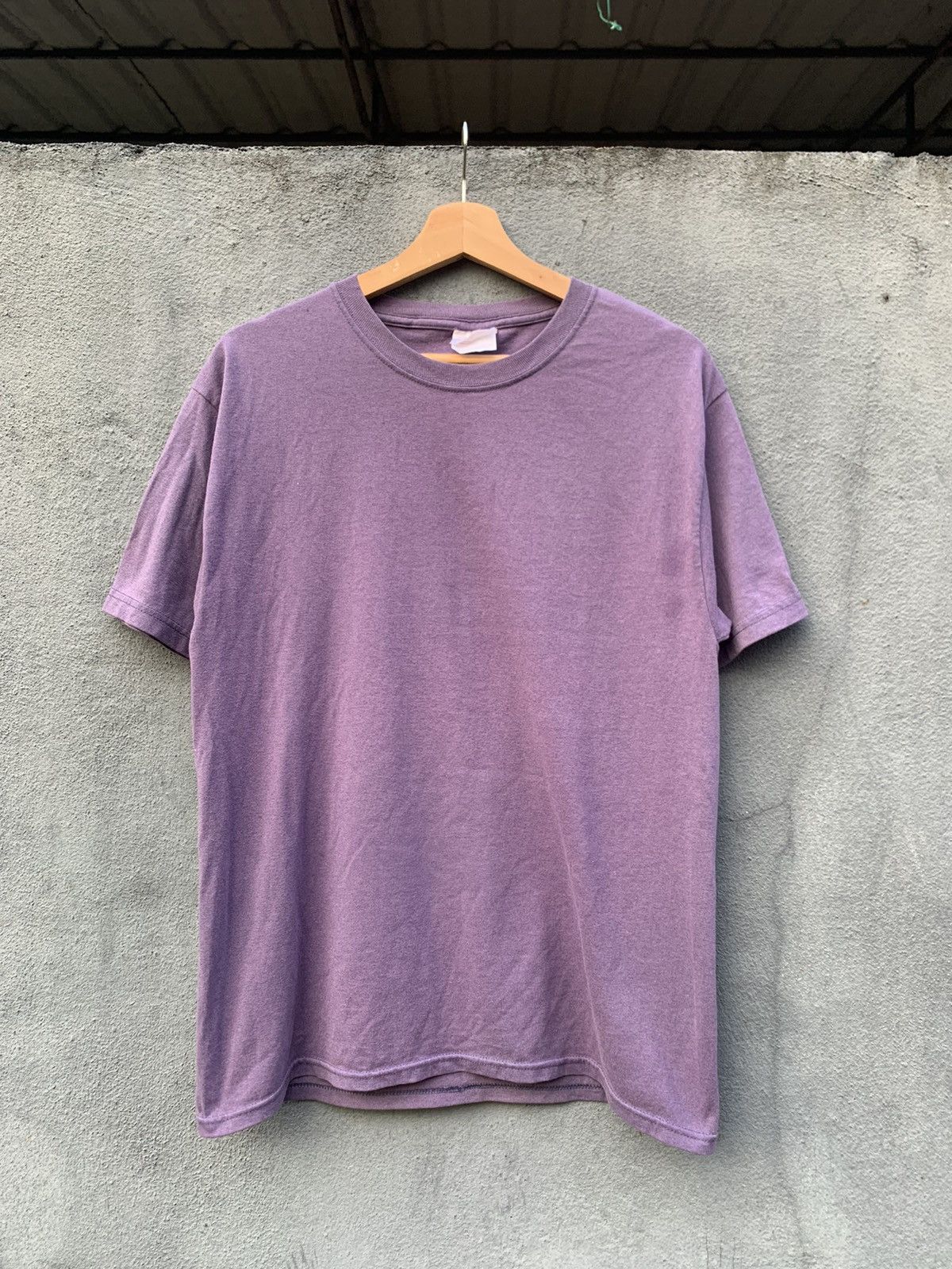 Vintage Vintage Beautiful Faded BABY PURPLE Hanes T-Shirt Size US L / EU 52-54 / 3 - 1 Thumbnail