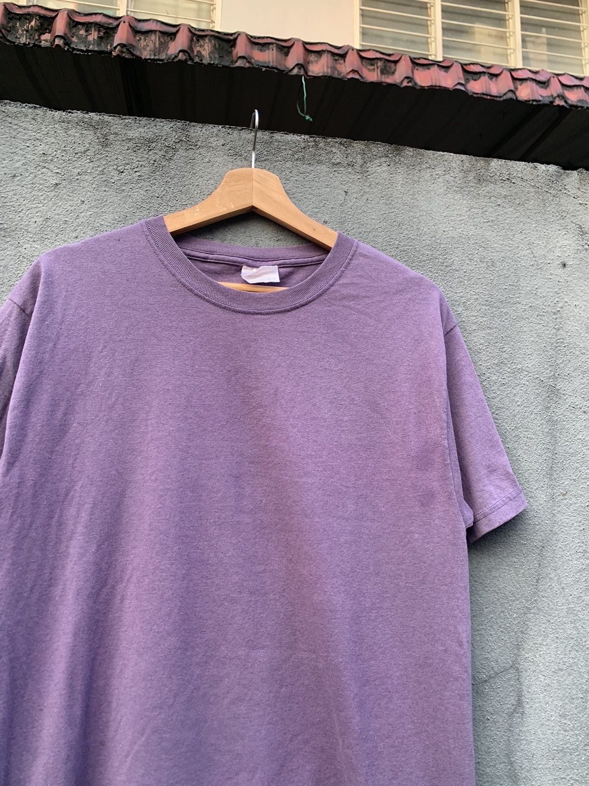 Vintage Vintage Beautiful Faded BABY PURPLE Hanes T-Shirt Size US L / EU 52-54 / 3 - 2 Thumbnail