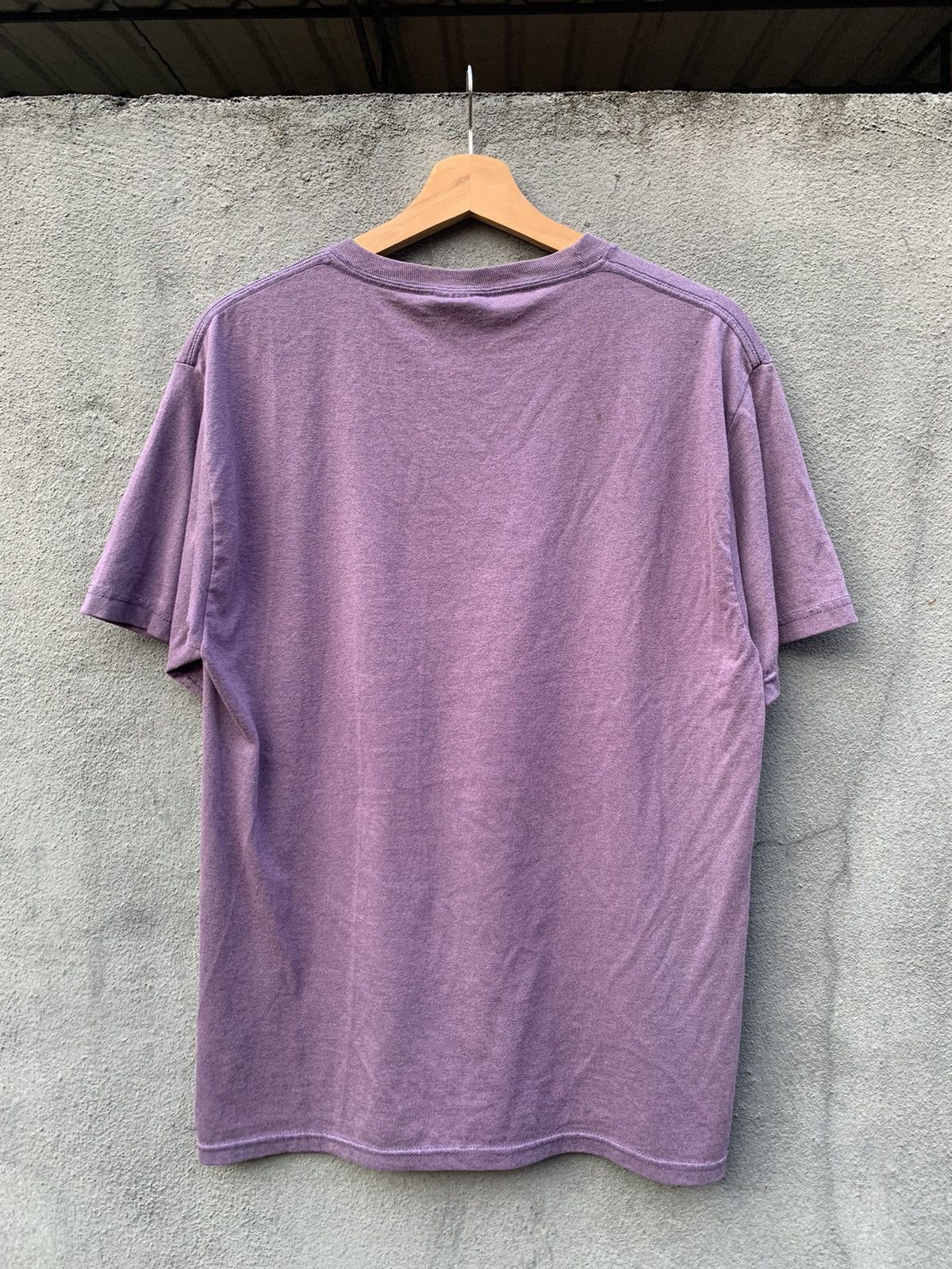 Vintage Vintage Beautiful Faded BABY PURPLE Hanes T-Shirt Size US L / EU 52-54 / 3 - 6 Thumbnail