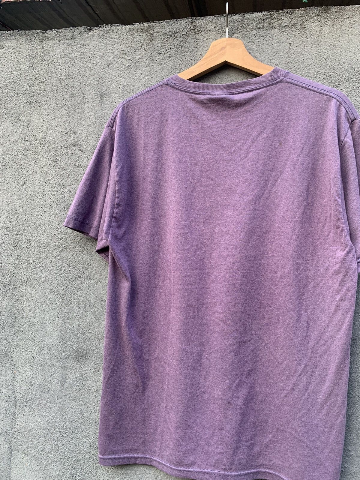 Vintage Vintage Beautiful Faded BABY PURPLE Hanes T-Shirt Size US L / EU 52-54 / 3 - 7 Thumbnail