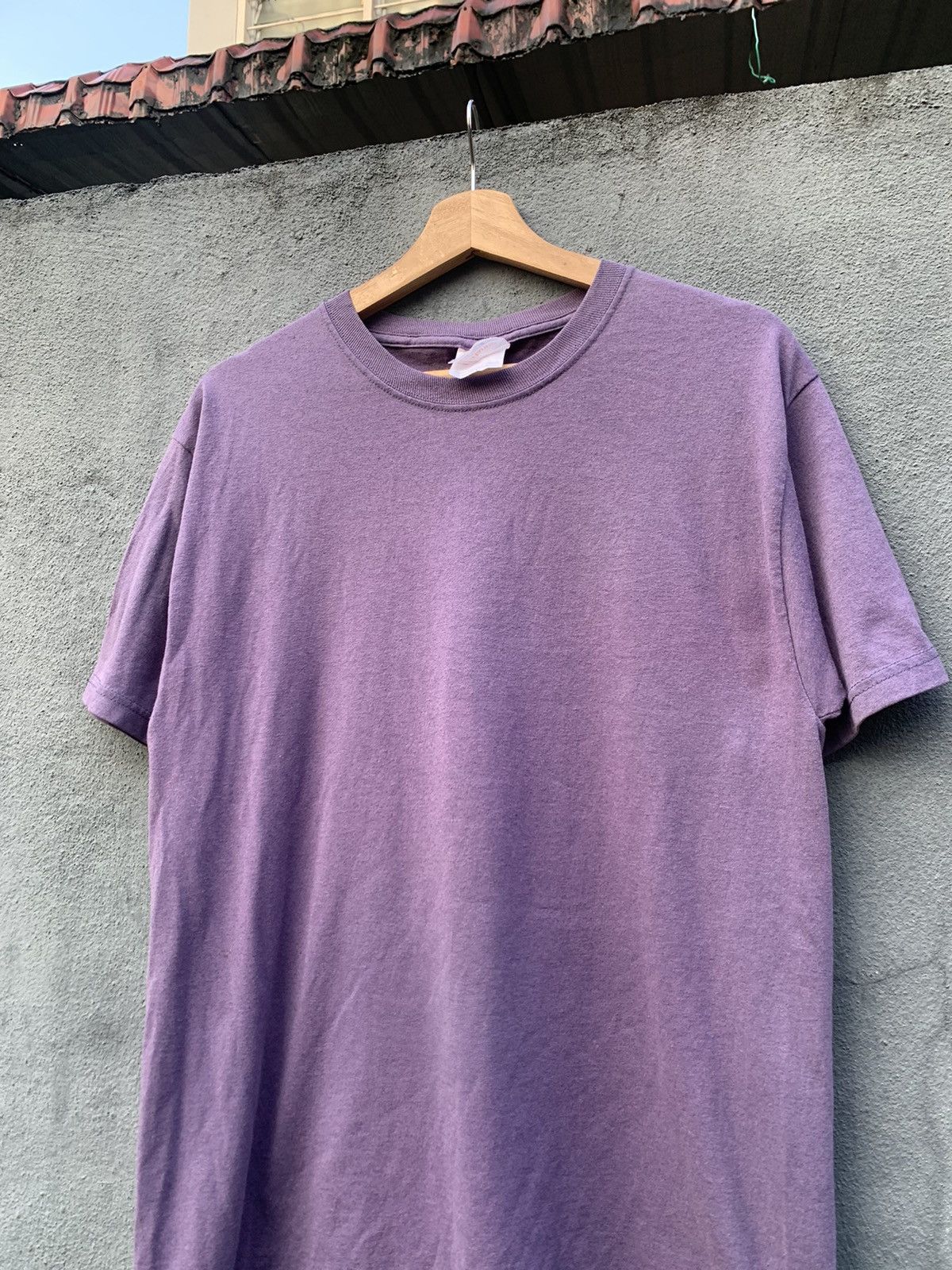 Vintage Vintage Beautiful Faded BABY PURPLE Hanes T-Shirt Size US L / EU 52-54 / 3 - 3 Thumbnail