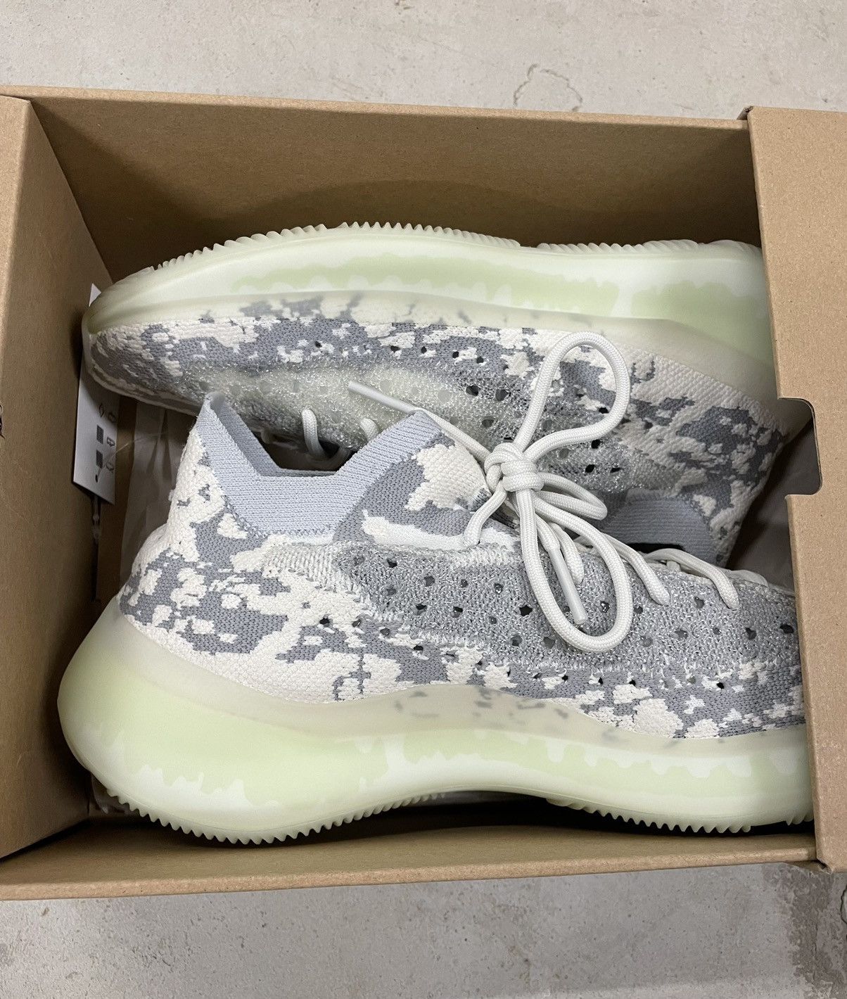 Adidas × Kanye West (2019) Kanye West x Adidas Yeezy 380 Alien (OG) Size : 10 Size US 10 / EU 43 - 2 Thumbnail