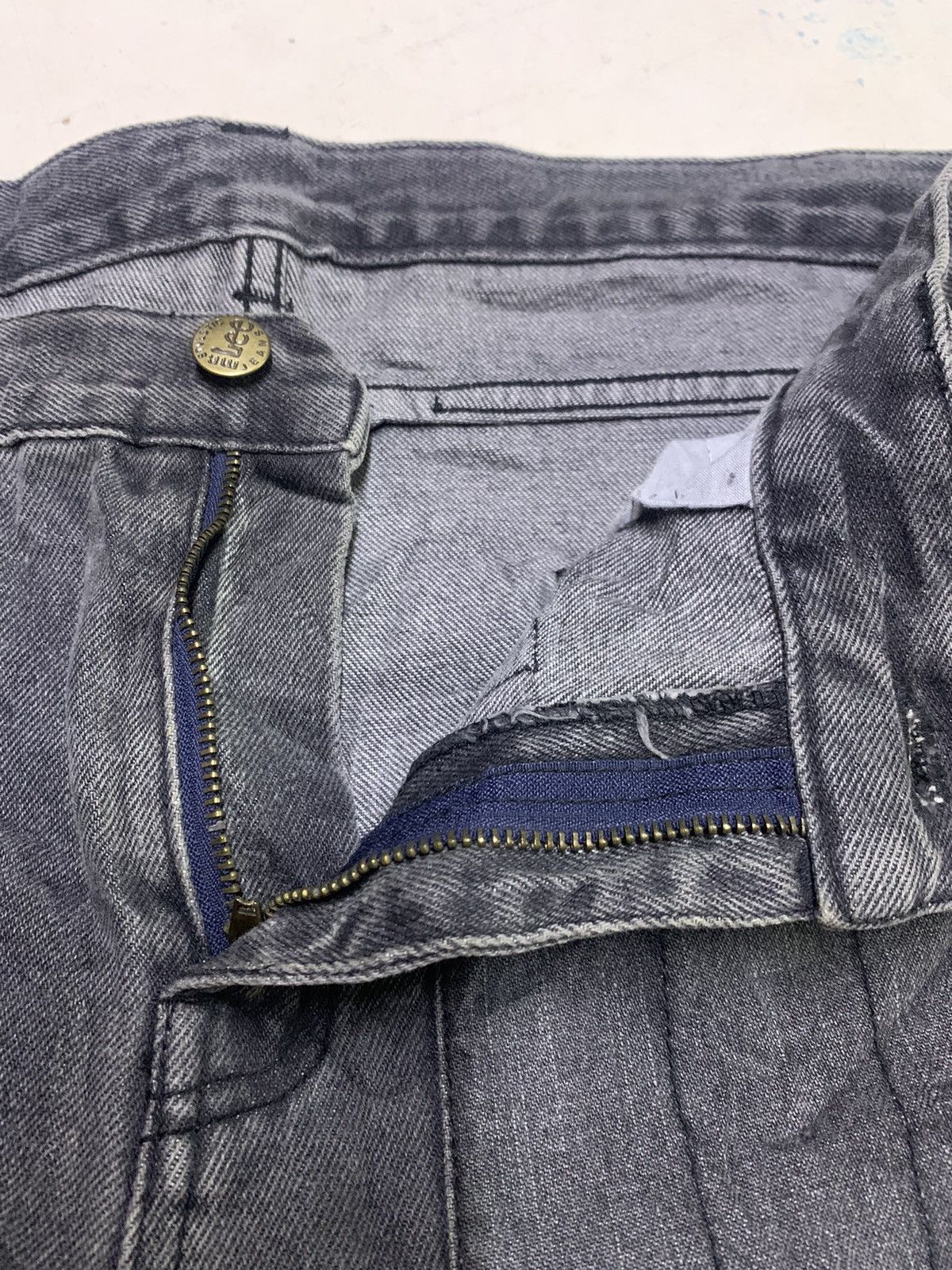 Neighborhood Distressed denim neighbourhood Size US 36 / EU 52 - 11 Thumbnail