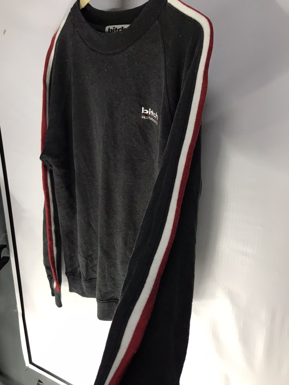 Vintage Bitch skateboard crewneck sweatshirt small spellout Size US L / EU 52-54 / 3 - 4 Thumbnail