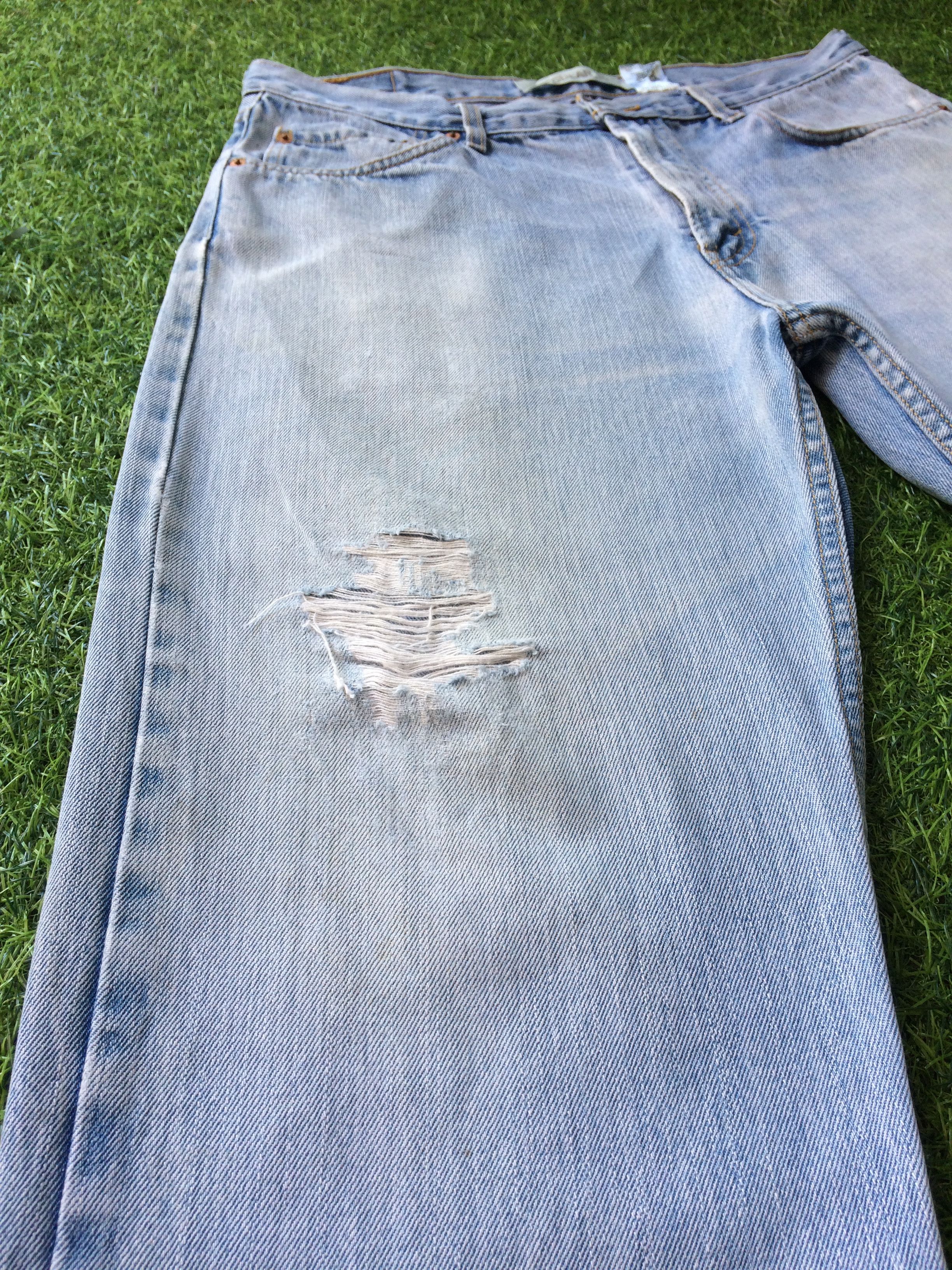 Levi's × Vintage Levis 505 Ripped Jeans #B-899 Size US 35 - 6 Thumbnail