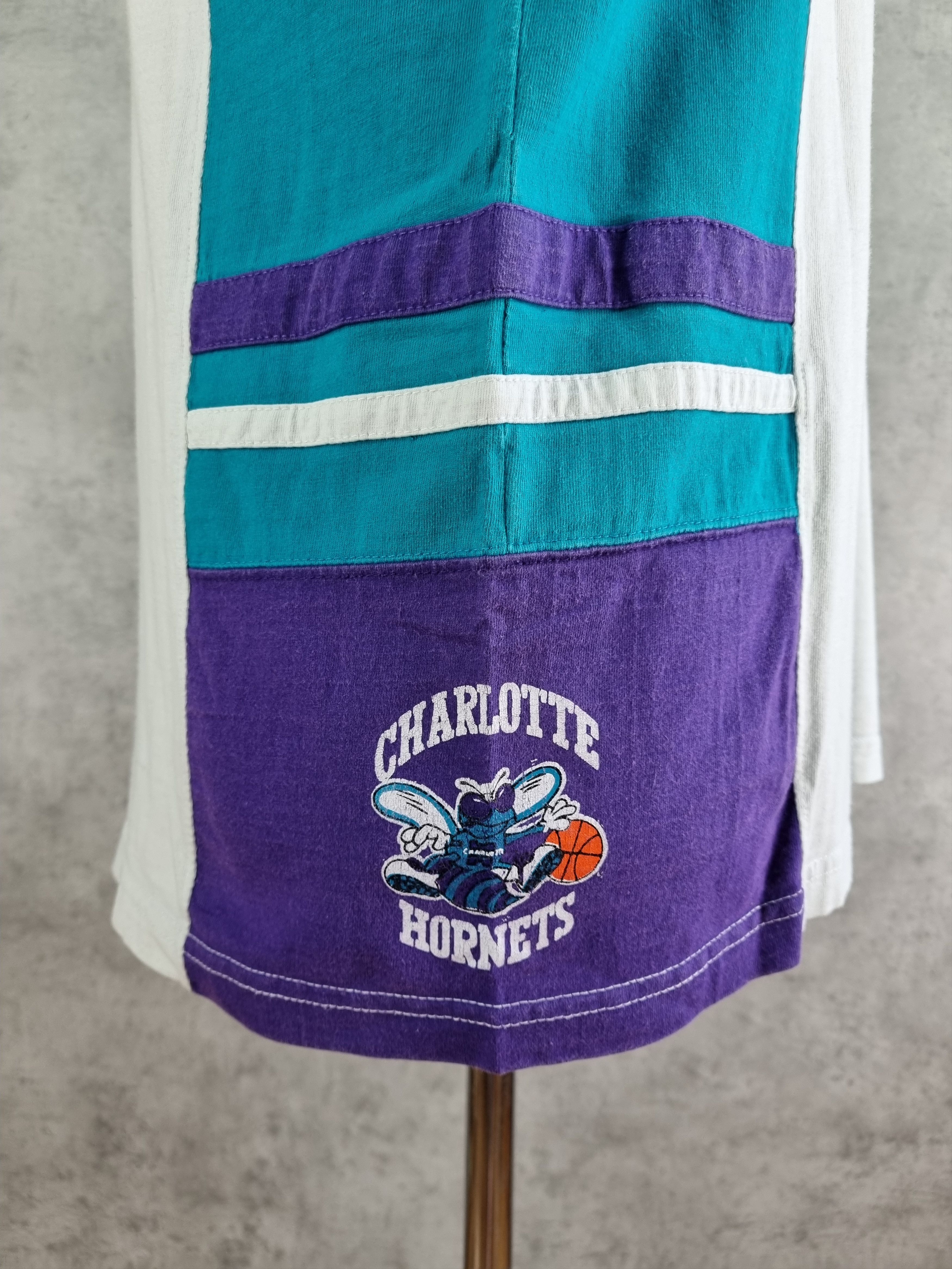 NBA × Starter × Vintage 90s Vintage Starter NBA Charlotte Hornets Rare Tee Shirt Size US M / EU 48-50 / 2 - 13 Thumbnail