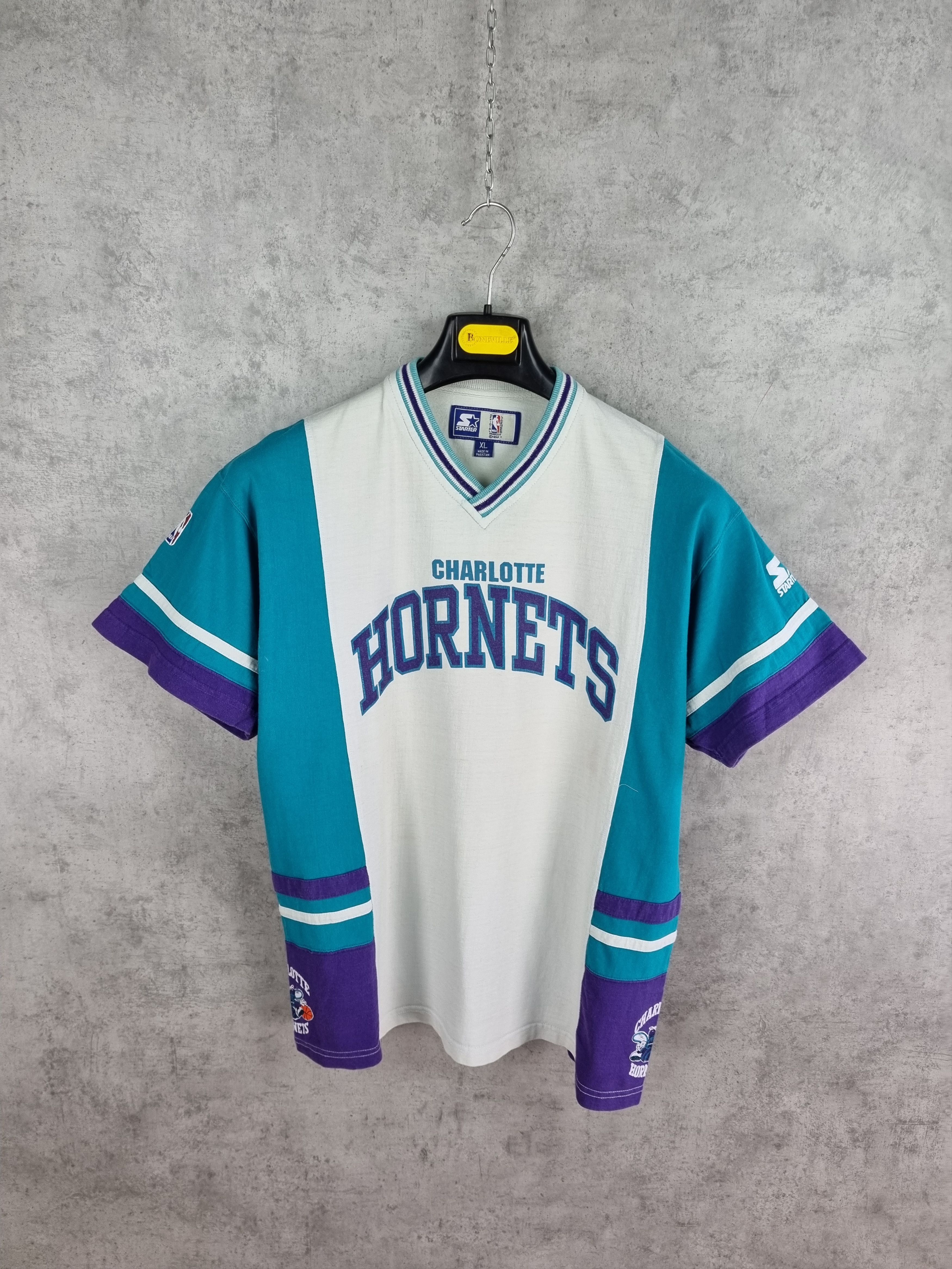 NBA × Starter × Vintage 90s Vintage Starter NBA Charlotte Hornets Rare Tee Shirt Size US M / EU 48-50 / 2 - 2 Thumbnail