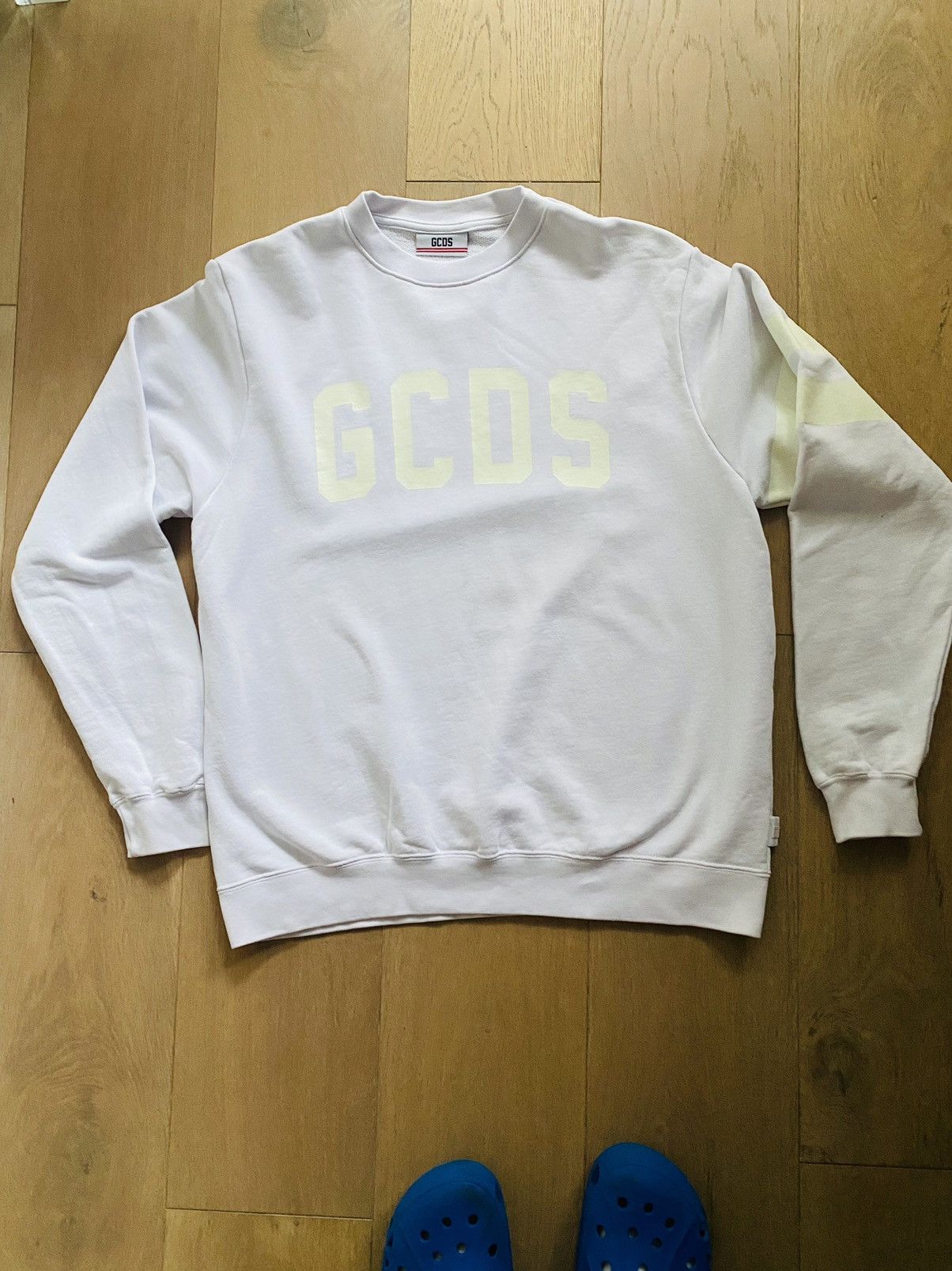 GCDS GCDS White logo glow in the dark crewneck sweater sz S Size US S / EU 44-46 / 1 - 1 Thumbnail