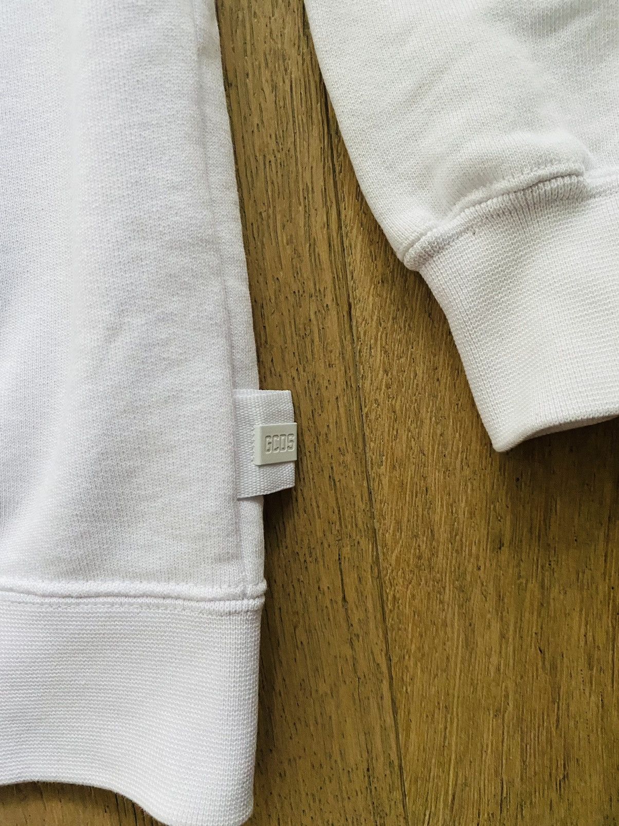 GCDS GCDS White logo glow in the dark crewneck sweater sz S Size US S / EU 44-46 / 1 - 5 Thumbnail
