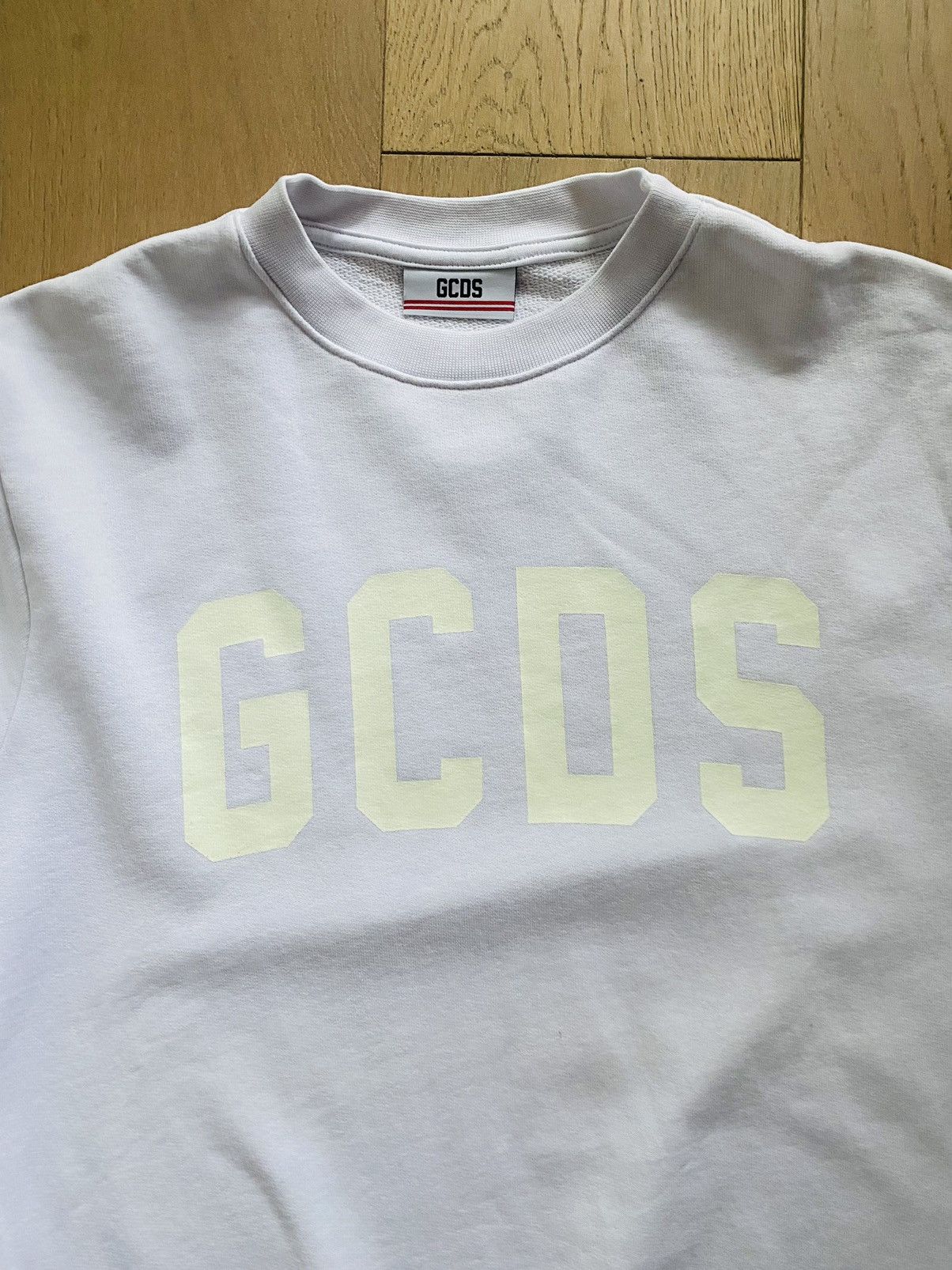 GCDS GCDS White logo glow in the dark crewneck sweater sz S Size US S / EU 44-46 / 1 - 3 Thumbnail