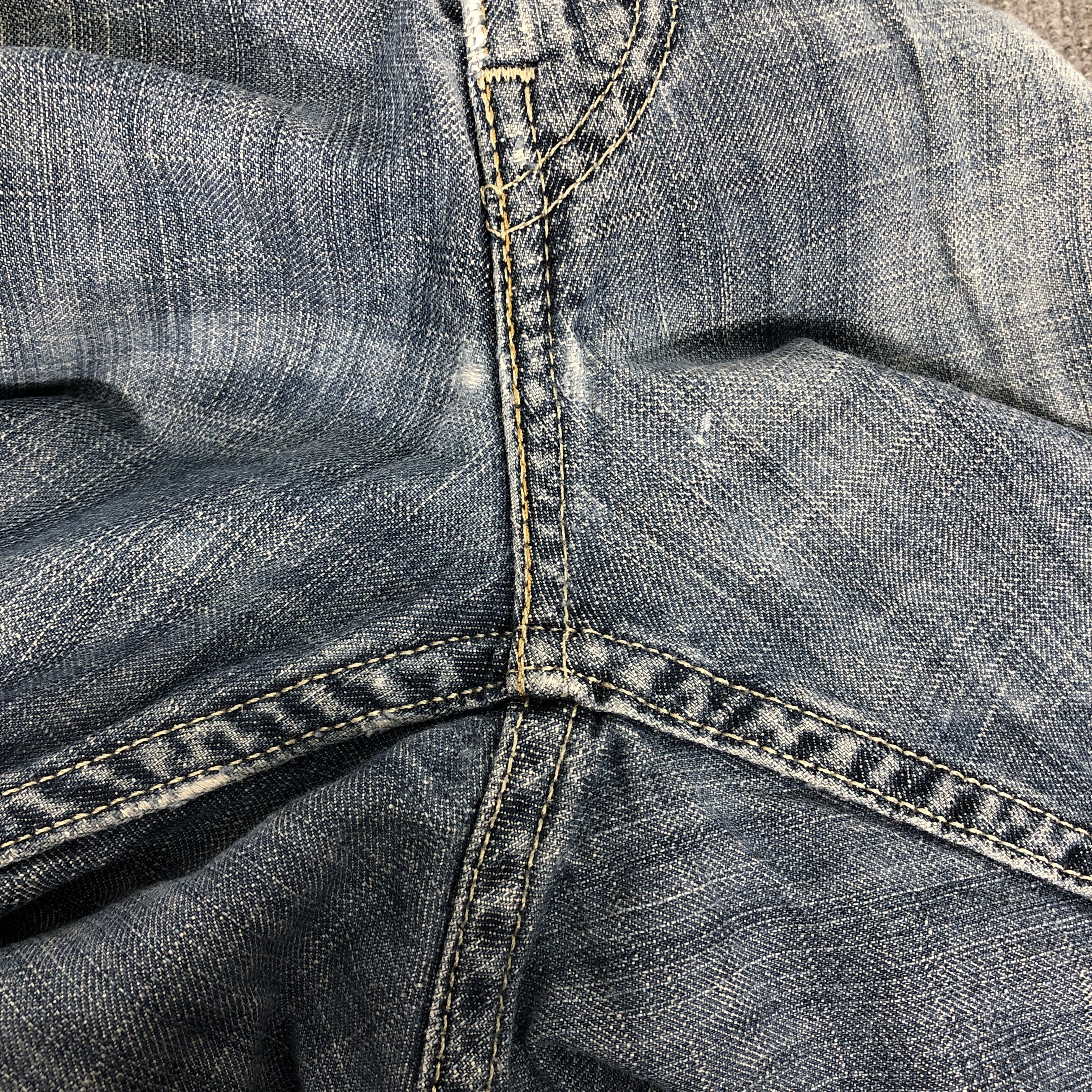 Levi's Vintage Y2k Levi's 569 Distress Faded Blue Denim Jean Size US 37 - 14 Thumbnail