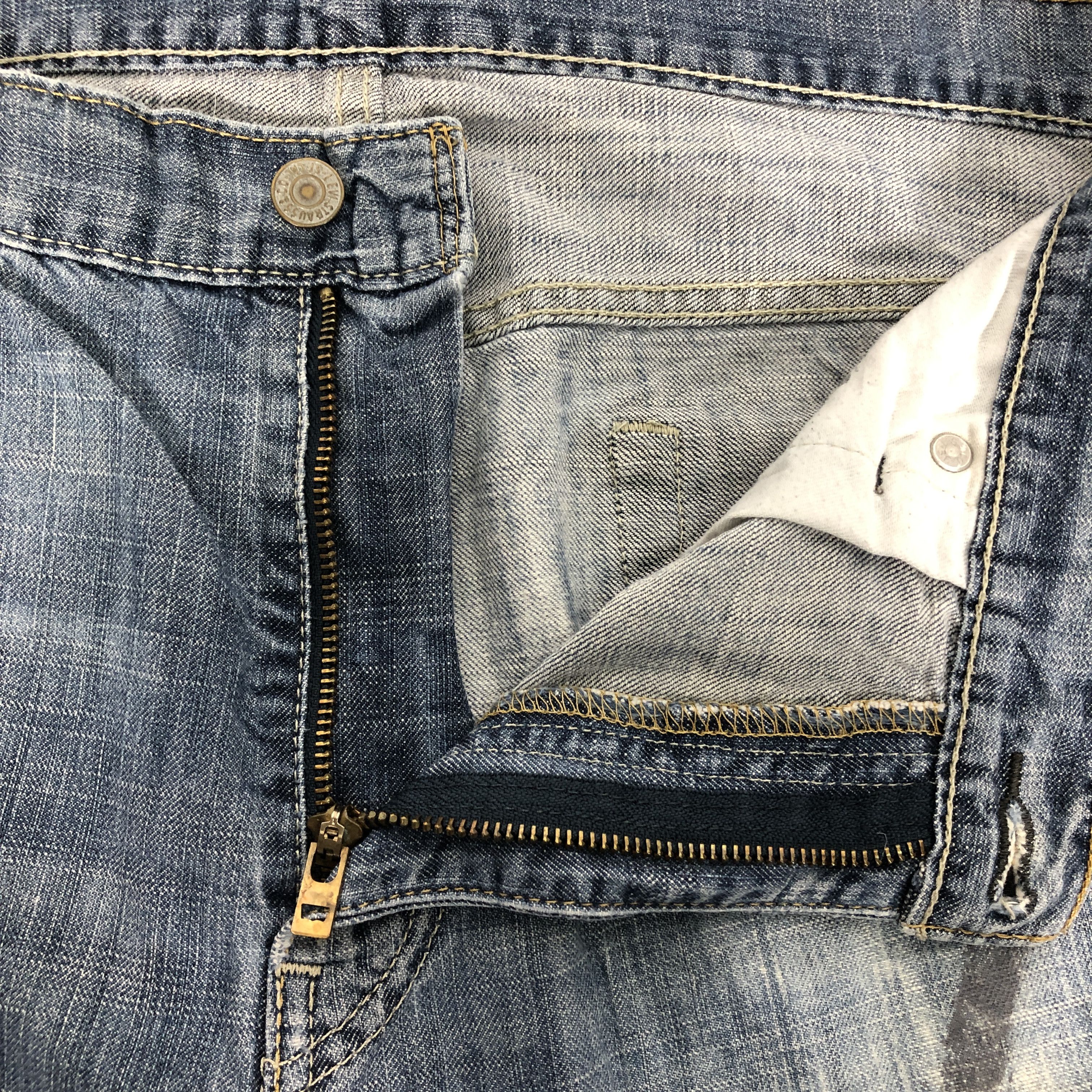 Levi's Vintage Y2k Levi's 569 Distress Faded Blue Denim Jean Size US 37 - 17 Thumbnail