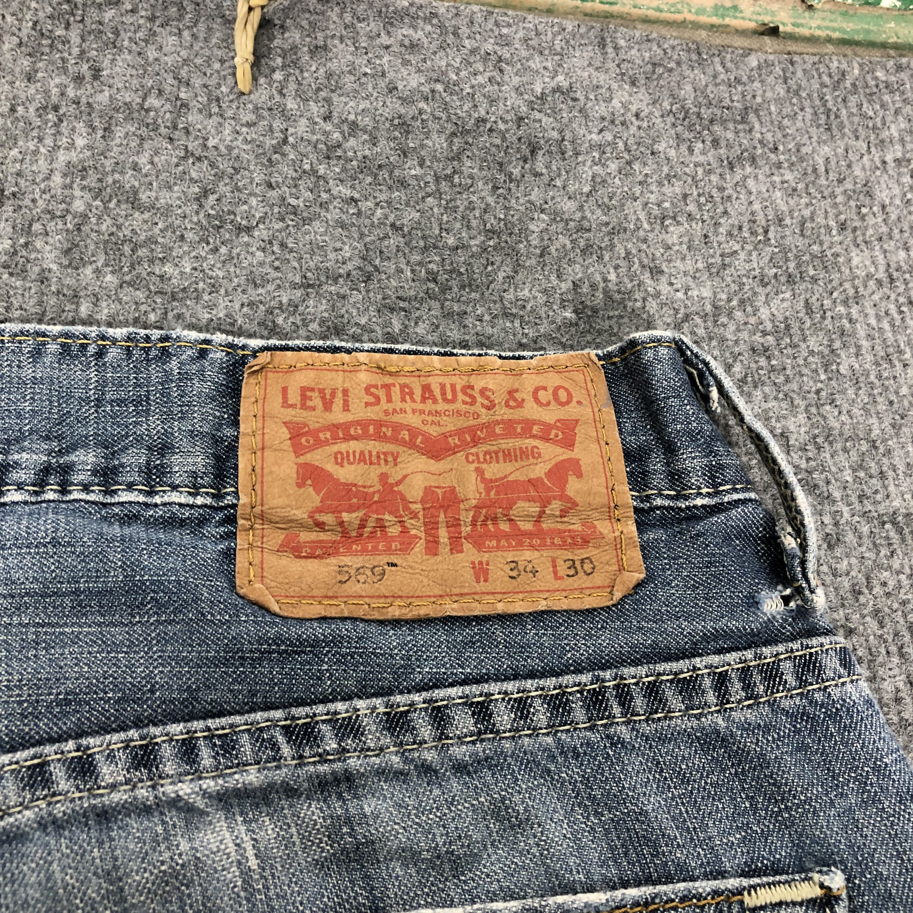 Levi's Vintage Y2k Levi's 569 Distress Faded Blue Denim Jean Size US 37 - 5 Thumbnail