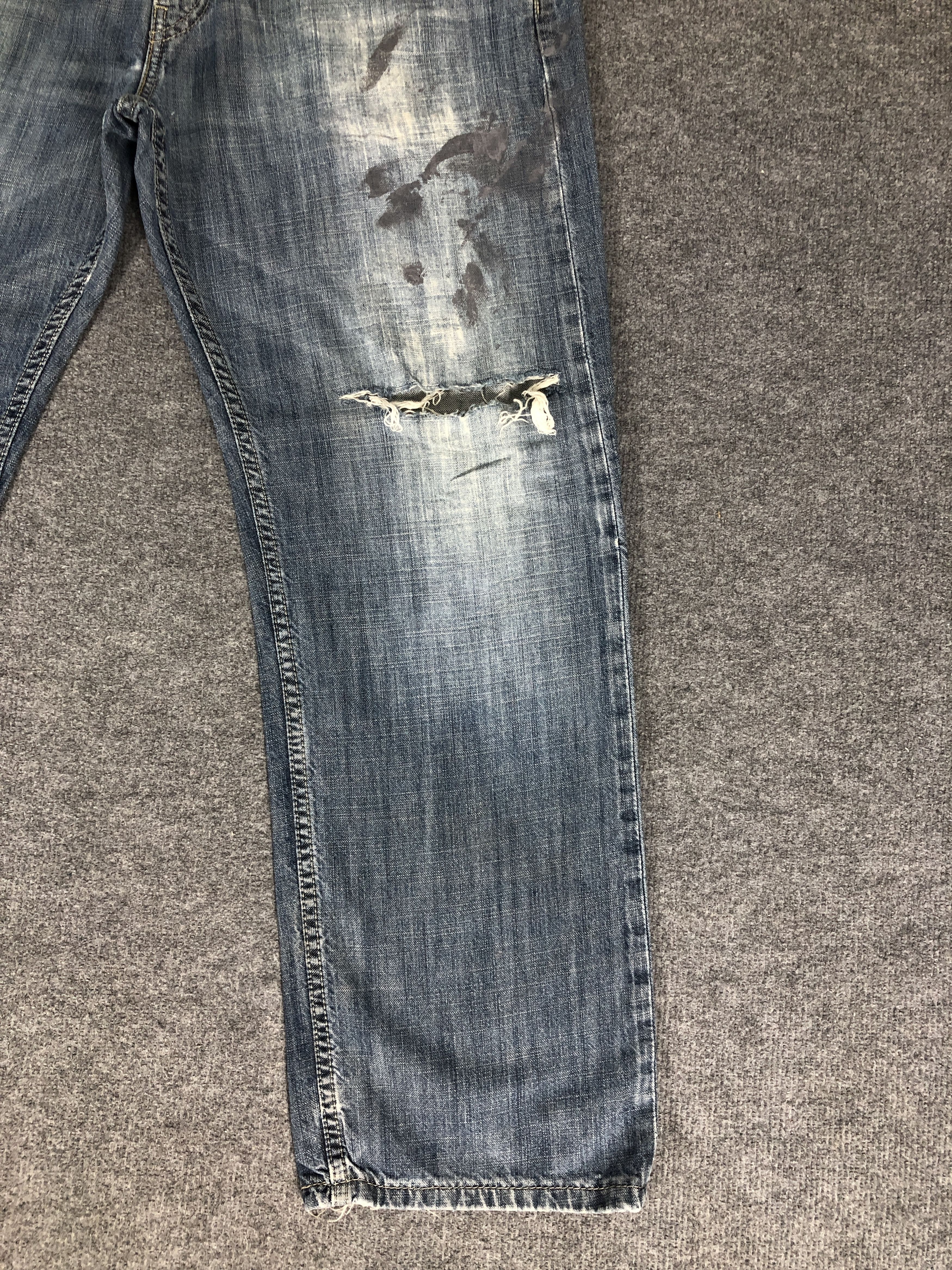 Levi's Vintage Y2k Levi's 569 Distress Faded Blue Denim Jean Size US 37 - 7 Thumbnail