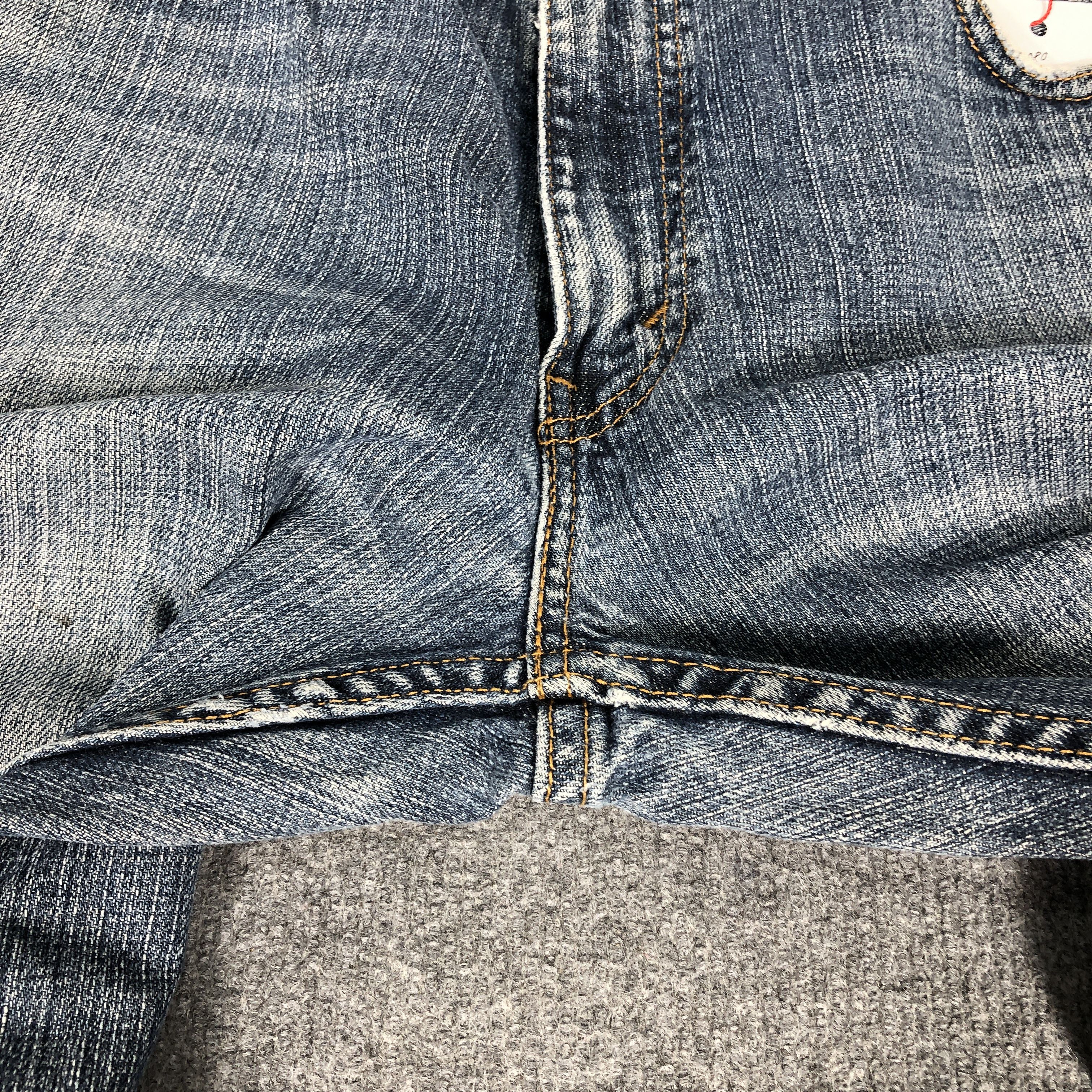 Levi's Vintage Y2k Levi's 569 Distress Faded Blue Denim Jean Size US 38 / EU 54 - 13 Thumbnail