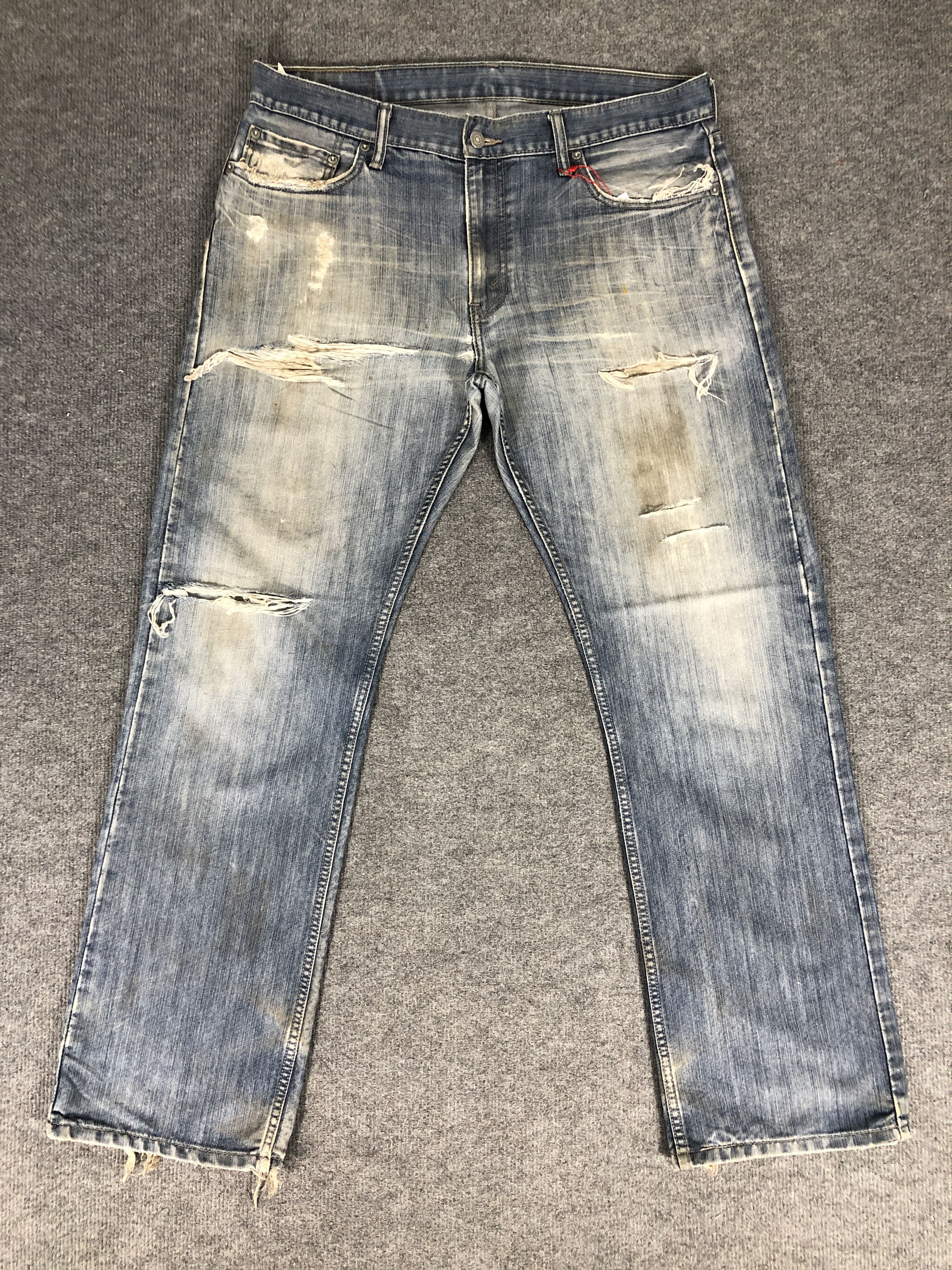 image of Distressed Denim x Levis Vintage Y2K Levi's 514 Distress Dirty Wash Jean in Dirty Blue (Size 37)