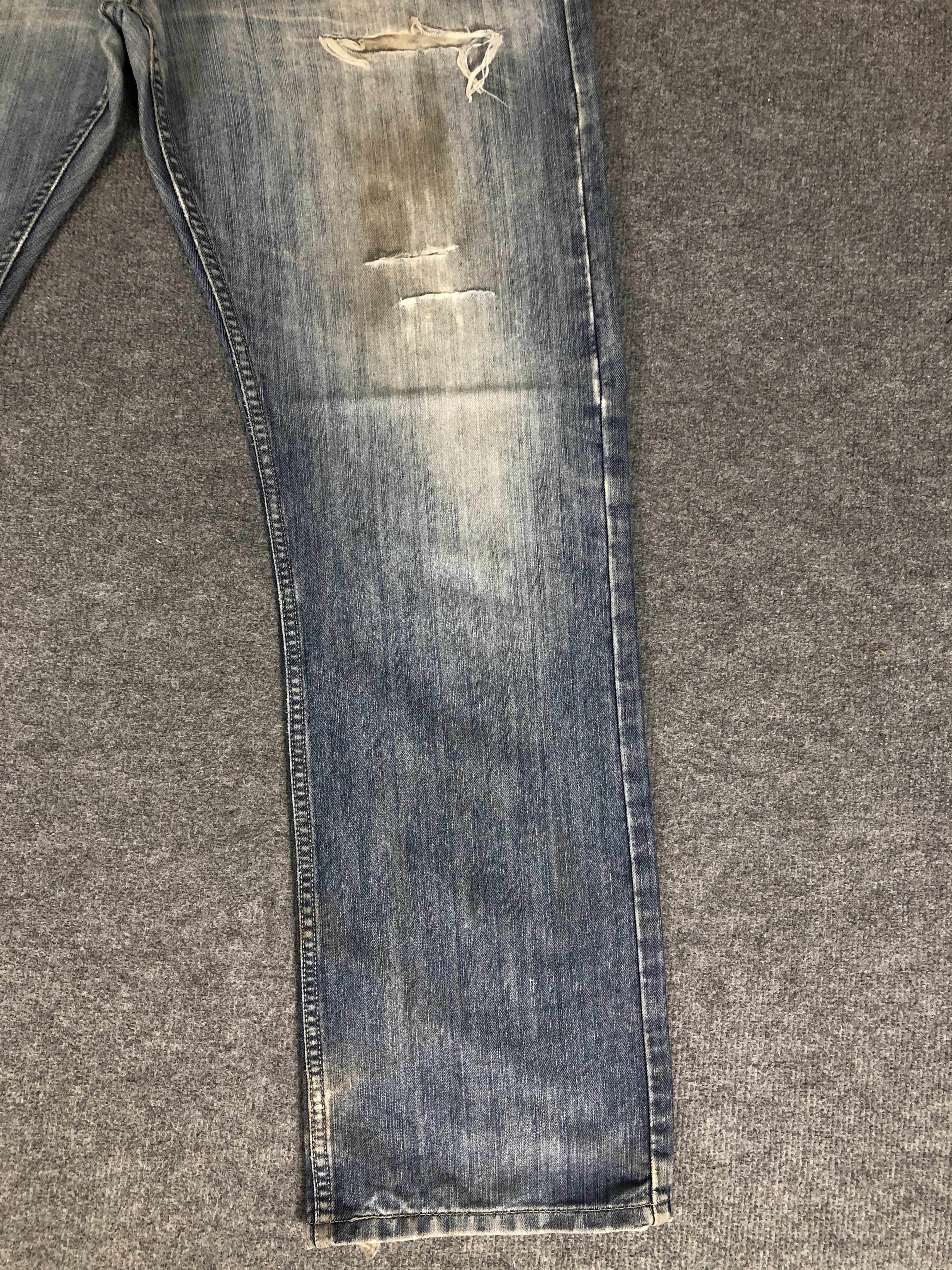 Levi's Vintage Y2K Levi's 514 Distress Dirty Wash Jean Size US 37 - 7 Thumbnail
