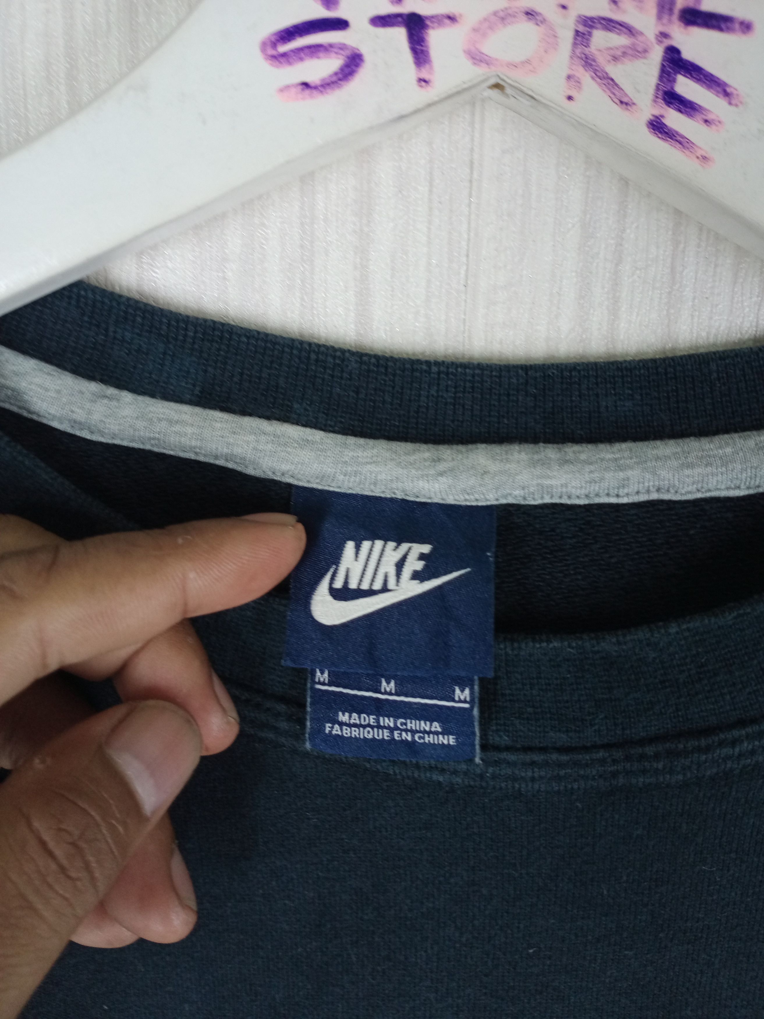 Nike Vintage Nike Embroidered Small Logo Sweatshirt Size US M / EU 48-50 / 2 - 3 Thumbnail