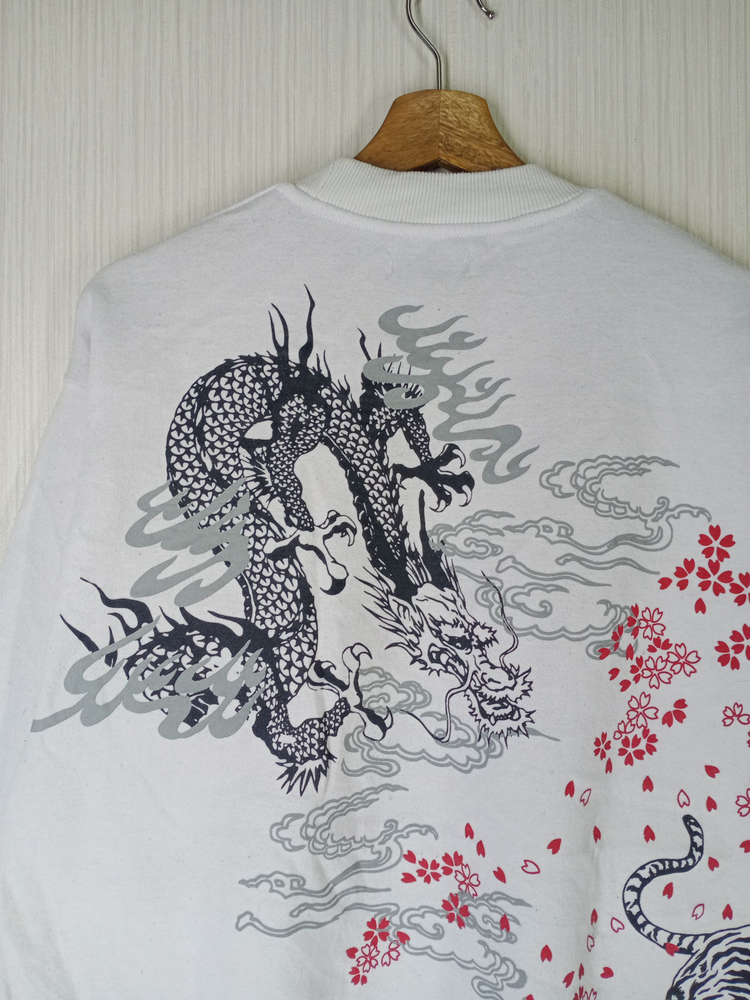Japanese Brand Vintage Sukajan Dragon Tiger Japanese Sweatshirt Size US L / EU 52-54 / 3 - 2 Thumbnail