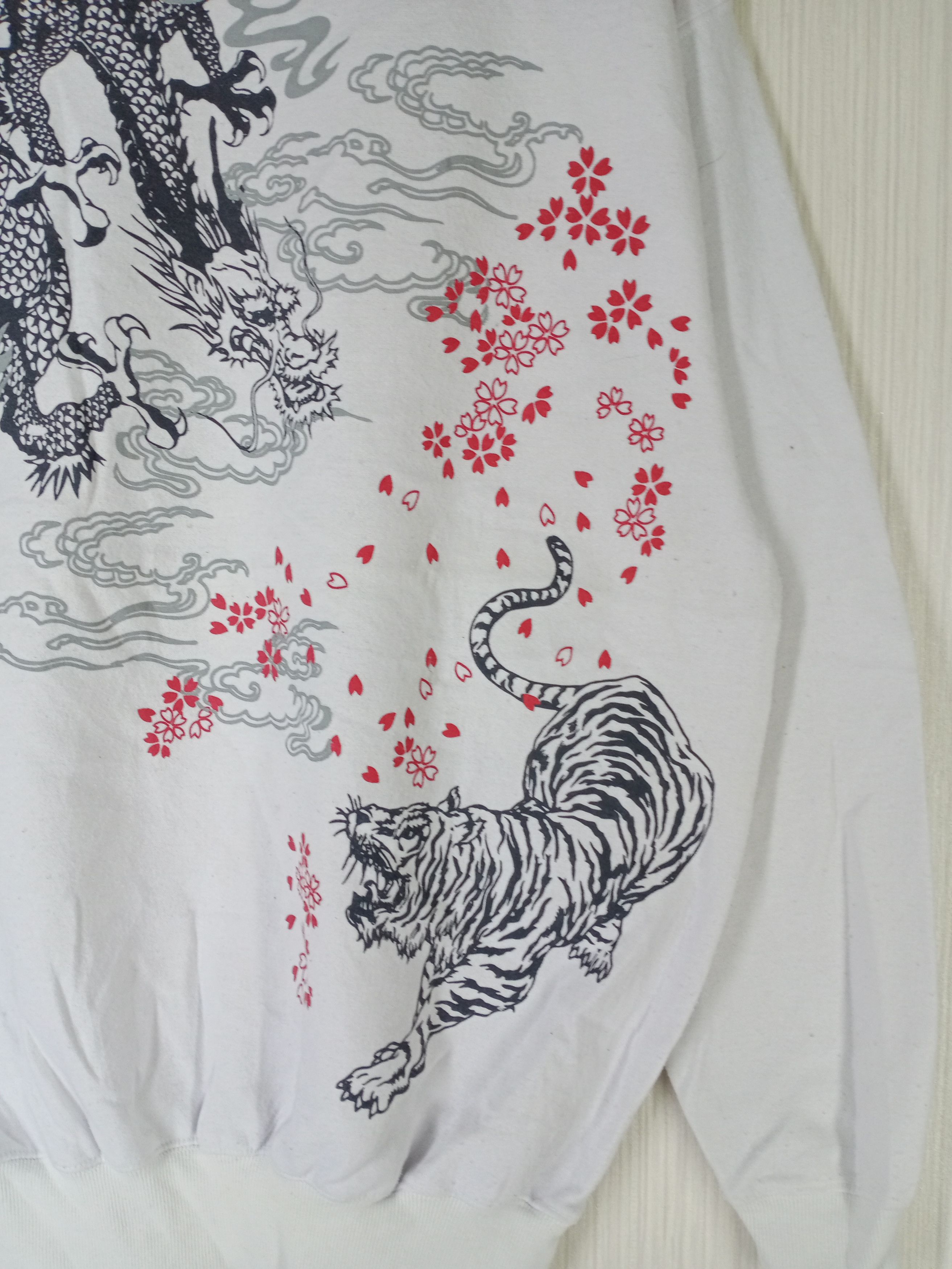 Japanese Brand Vintage Sukajan Dragon Tiger Japanese Sweatshirt Size US L / EU 52-54 / 3 - 3 Thumbnail