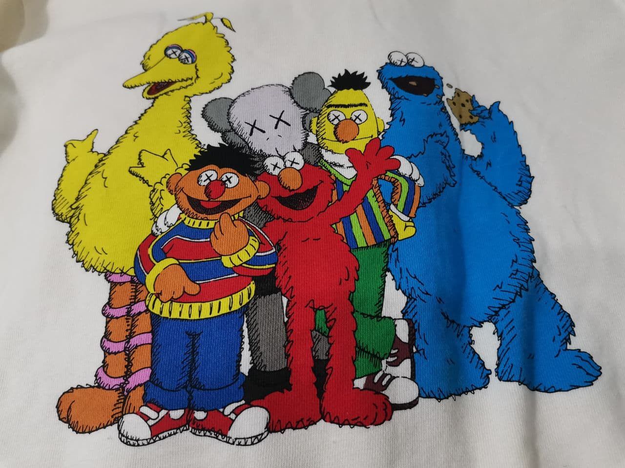 Japanese Brand × Kaws × Original Fake Kaws x Uniqlo X Sesame Street NO. 2 / Cdg Size US M / EU 48-50 / 2 - 2 Thumbnail