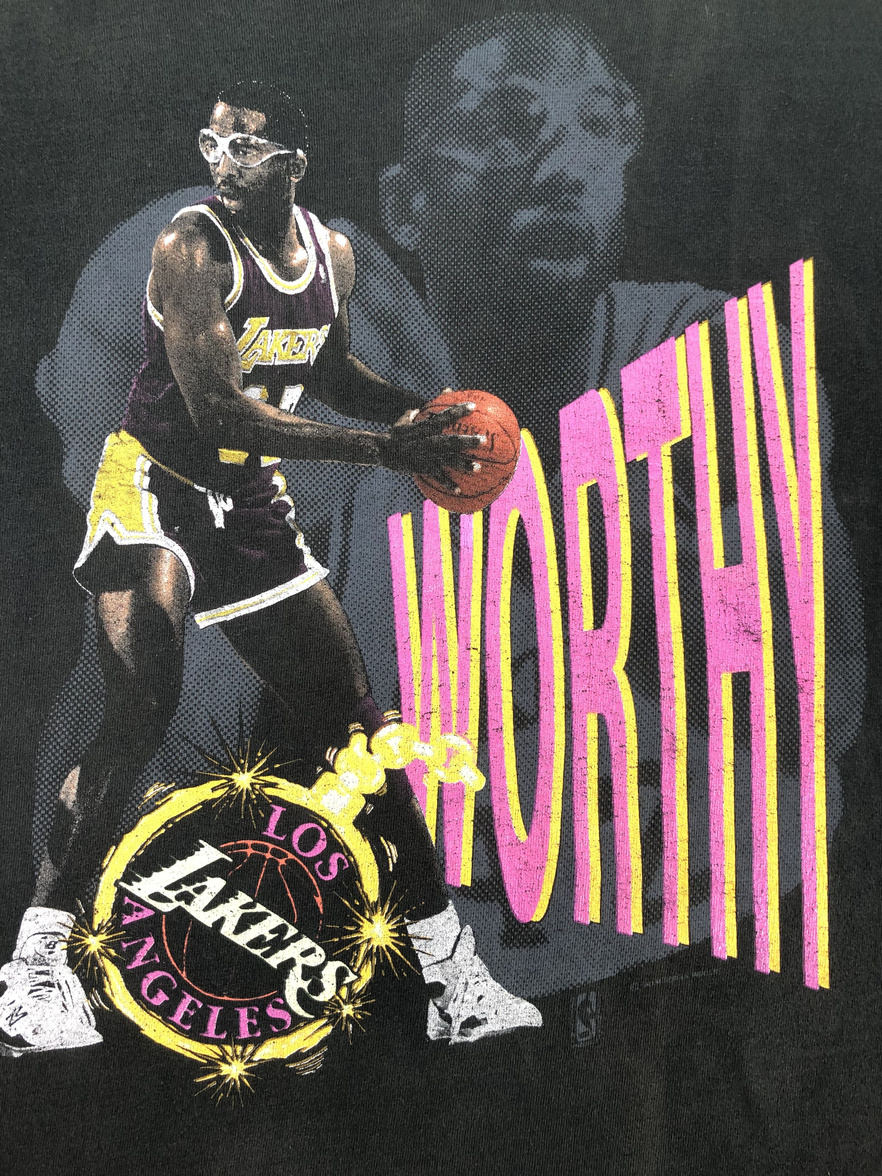 Salem Sportswear Vintage 90s JAMES WORTHY La Lakers Distressed T Shirt Size US L / EU 52-54 / 3 - 2 Thumbnail