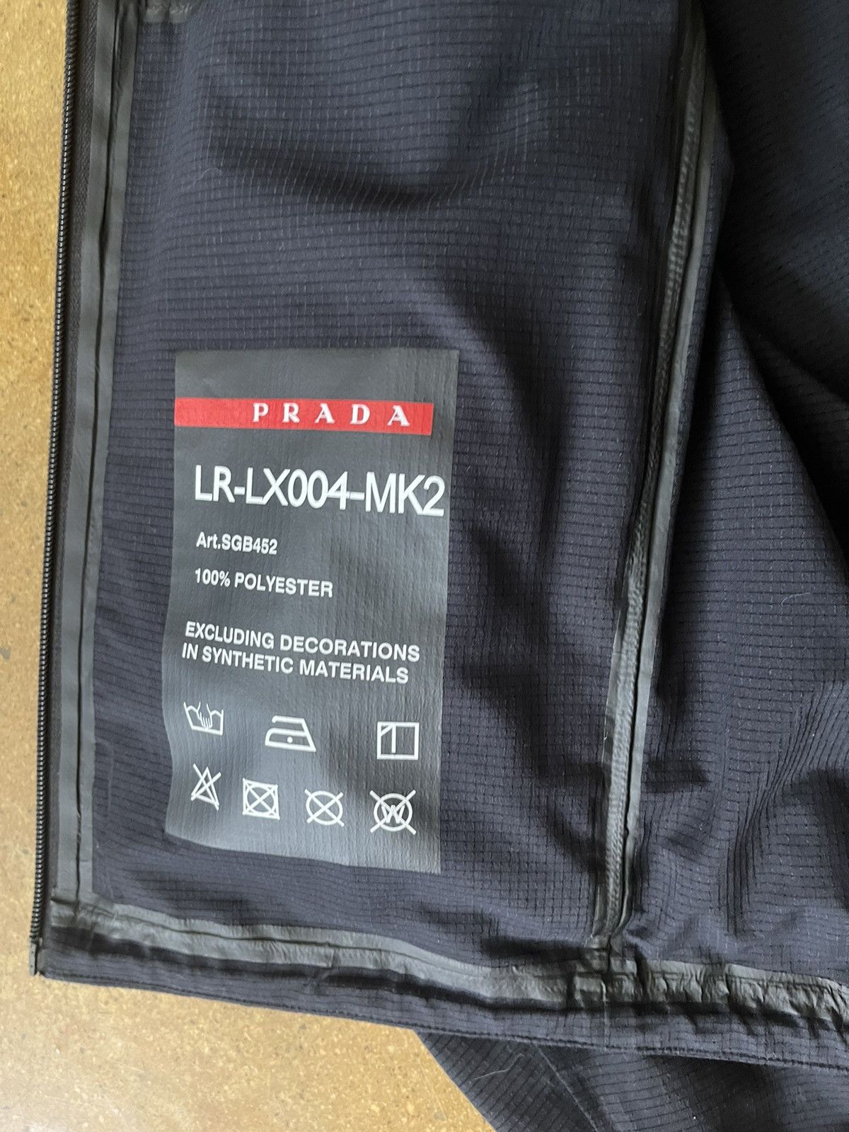 Prada Prada 2022 Windbreaker Linea Rossa RipStop Light Bi-Stretch Size US L / EU 52-54 / 3 - 10 Thumbnail