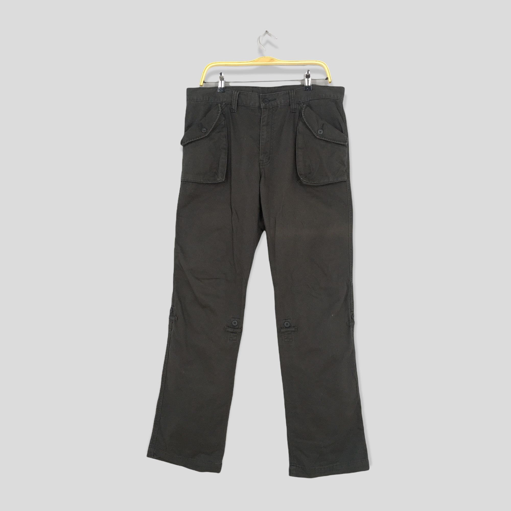 image of Uniqlo Size 34X32 Japanese Straight Cut Cargo Pants Dark Gray W34 in Grey, Men's
