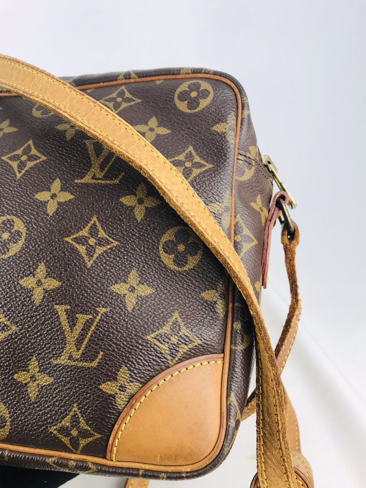 Louis Vuitton ❌Final Drop❌Authentic Louis Vuitton Trocadero 30 Shoulderbag Size ONE SIZE - 11 Thumbnail