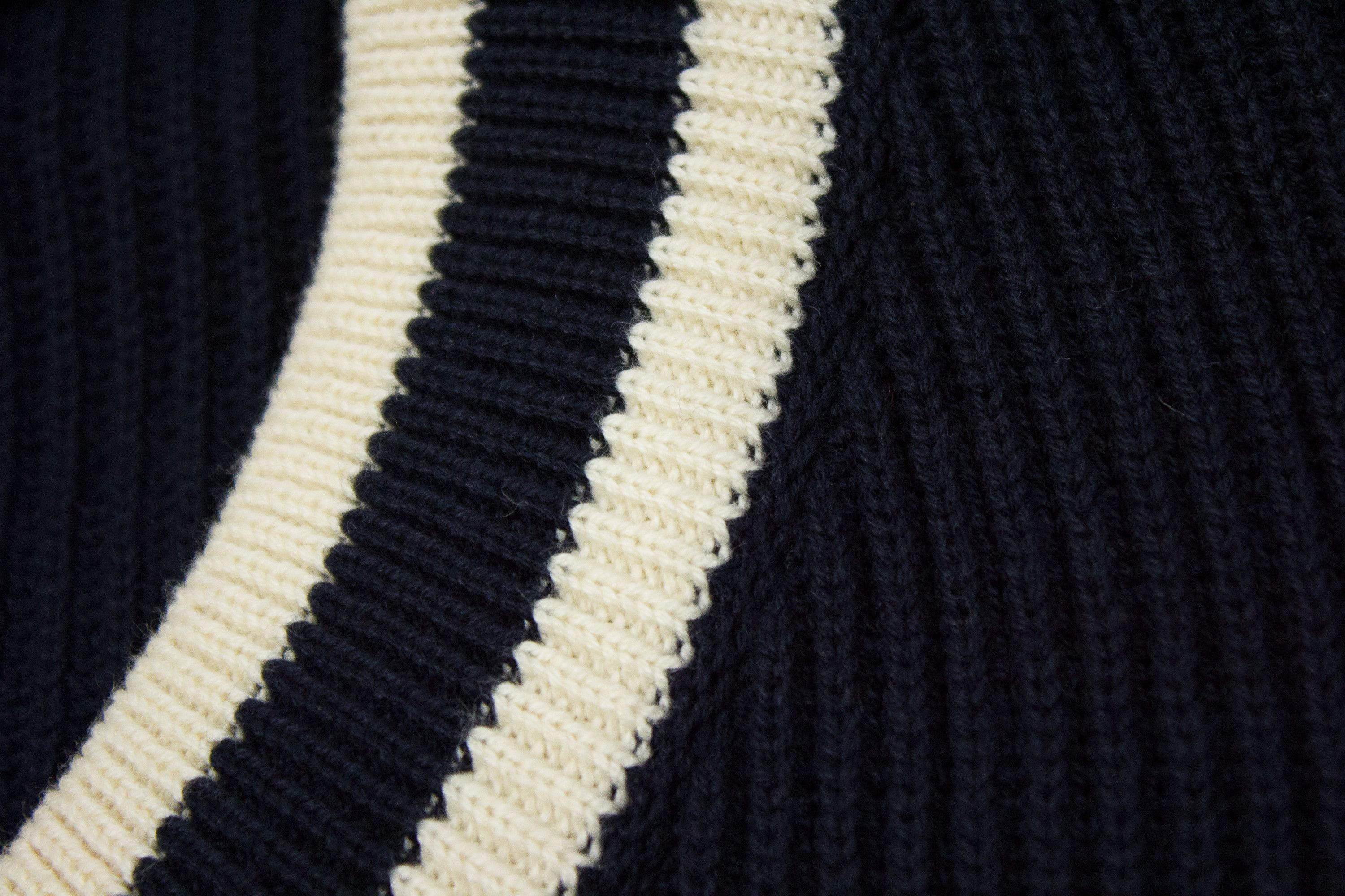 Henri Lloyd Henri Lloyd Navy Cricket V-Neck Sweater XL NWT Size US XL / EU 56 / 4 - 3 Thumbnail