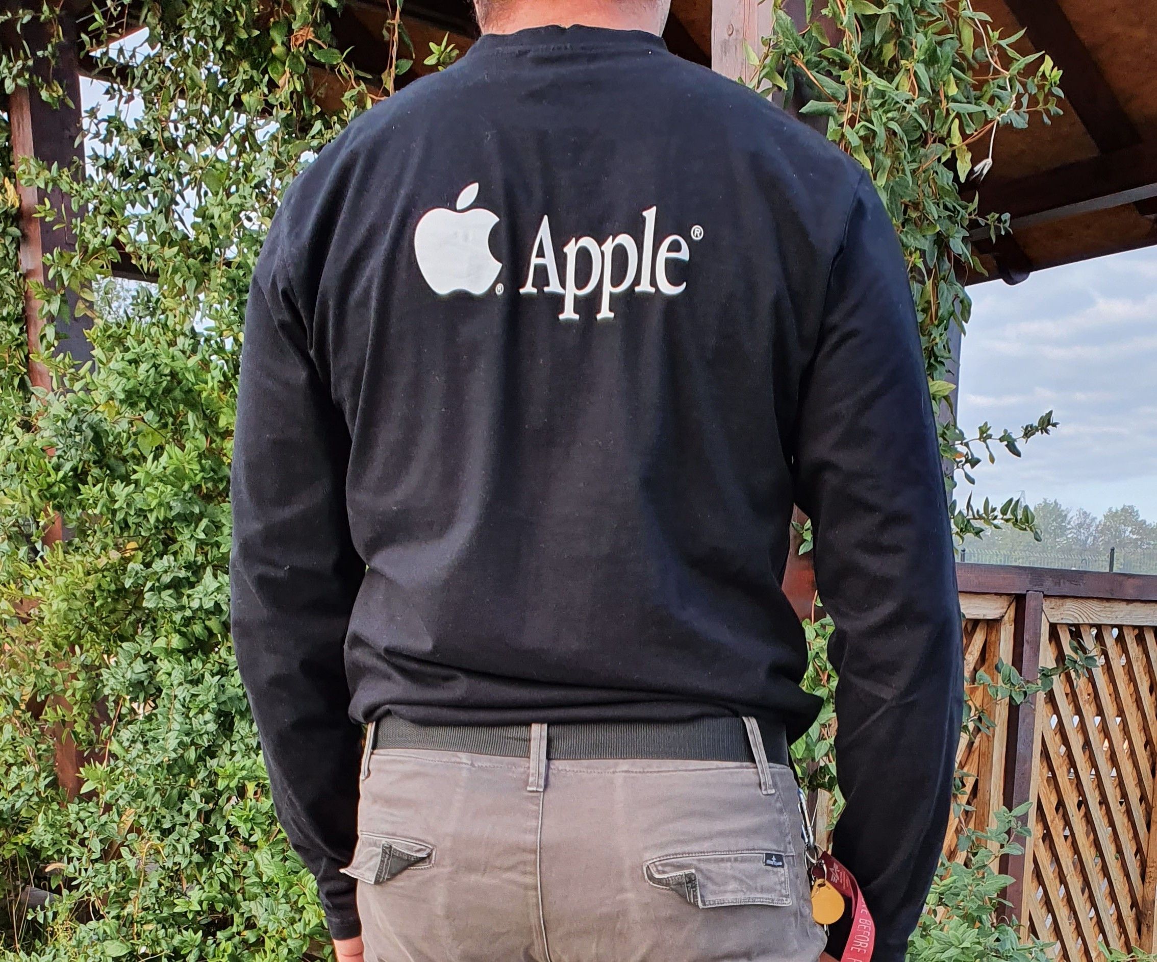 Apple APPLE Rare Big Logo Long sleeve Tee Shirt Size US L / EU 52-54 / 3 - 5 Thumbnail