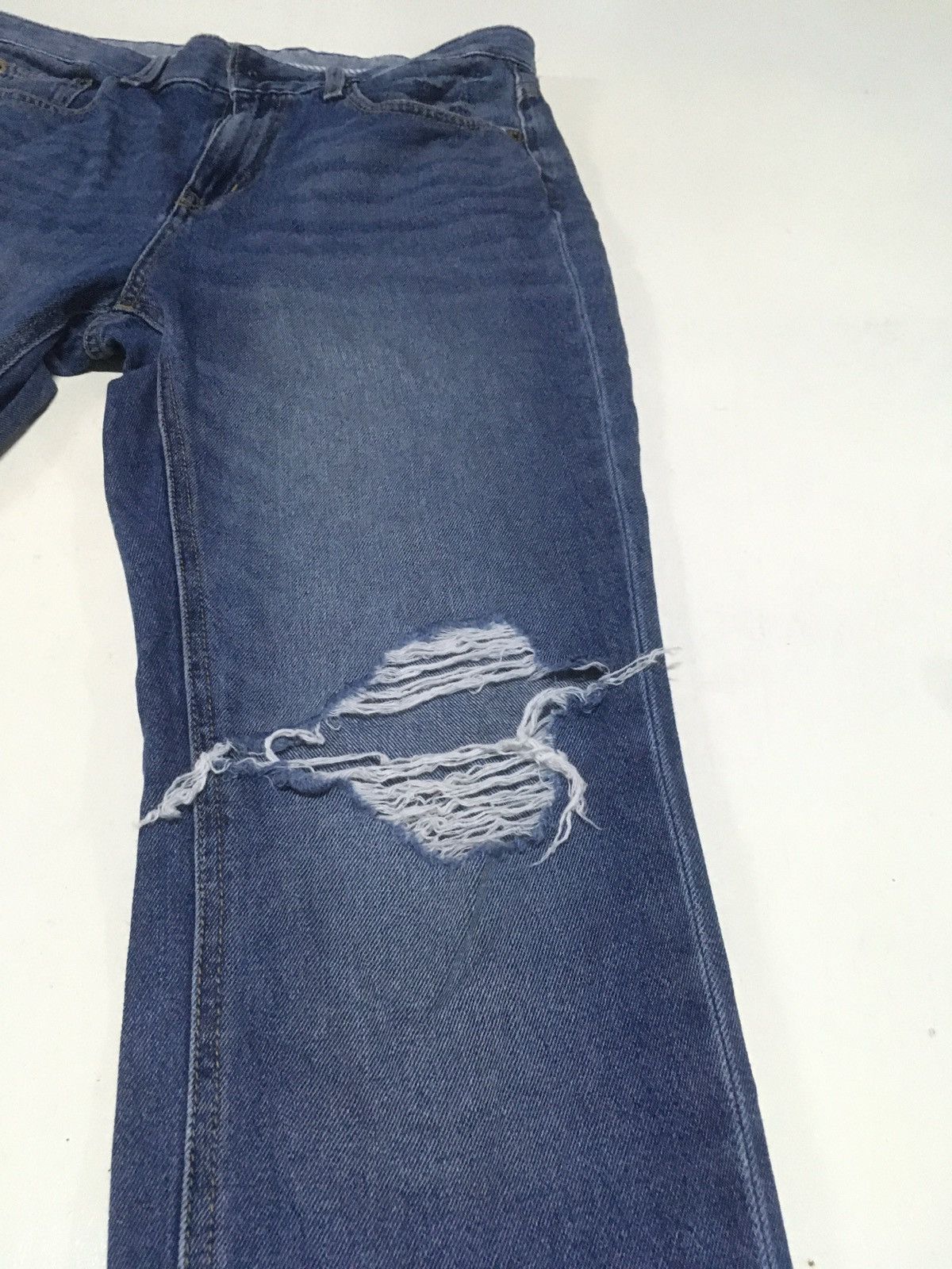 Japanese Brand Vintage GU distressed jeans Size US 31 - 8 Thumbnail