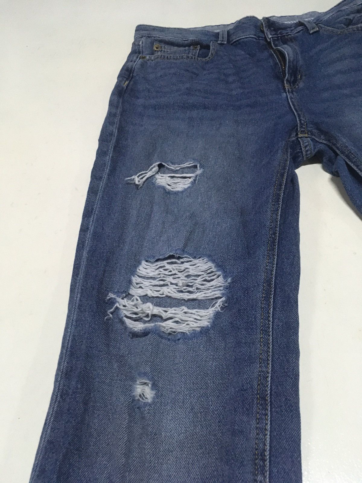 Japanese Brand Vintage GU distressed jeans Size US 31 - 7 Thumbnail