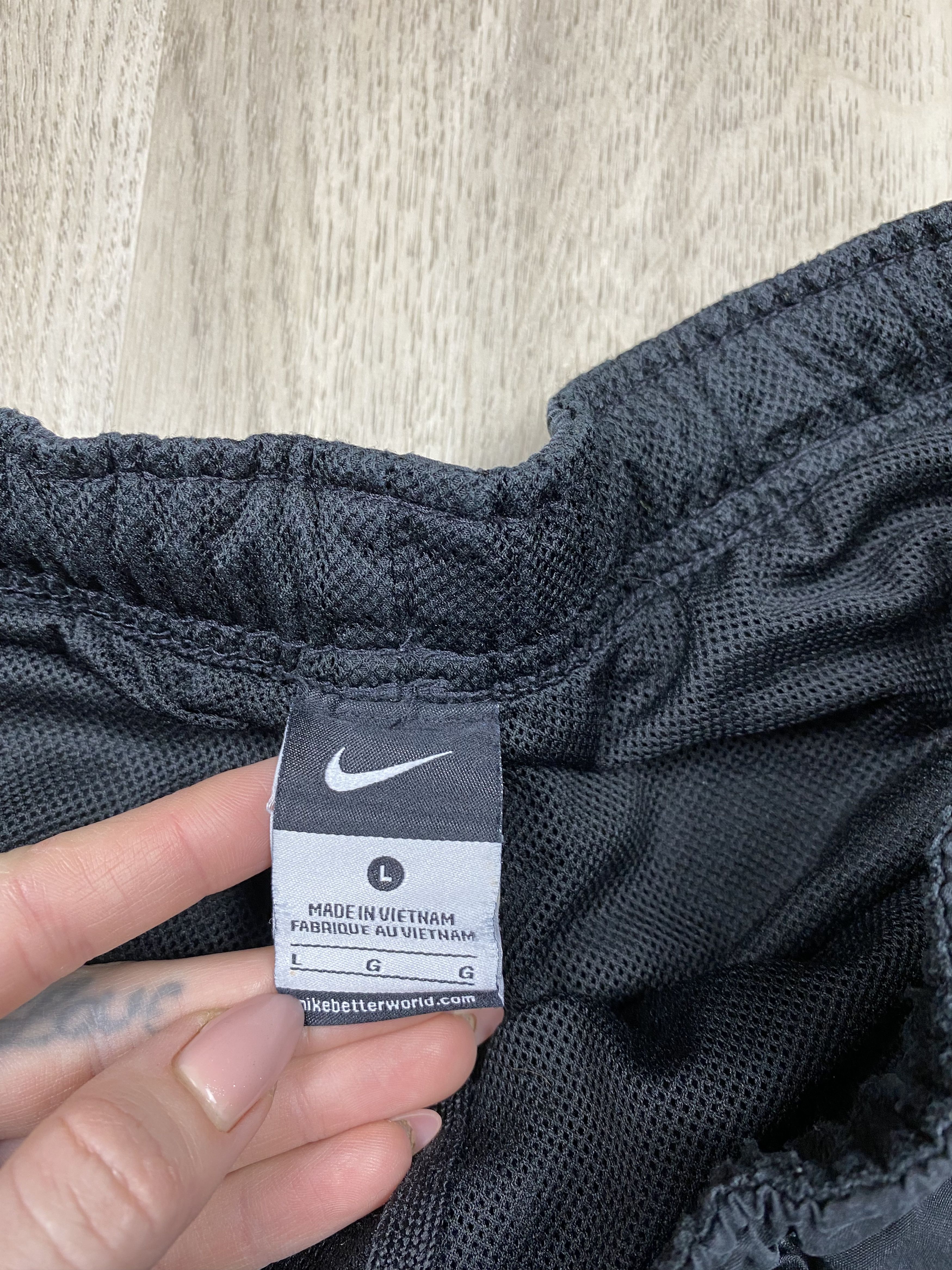 Nike × Vintage Nike Vintage Distressed Nylon Pants Y2K Drill Gorpcore Size US 34 / EU 50 - 7 Thumbnail