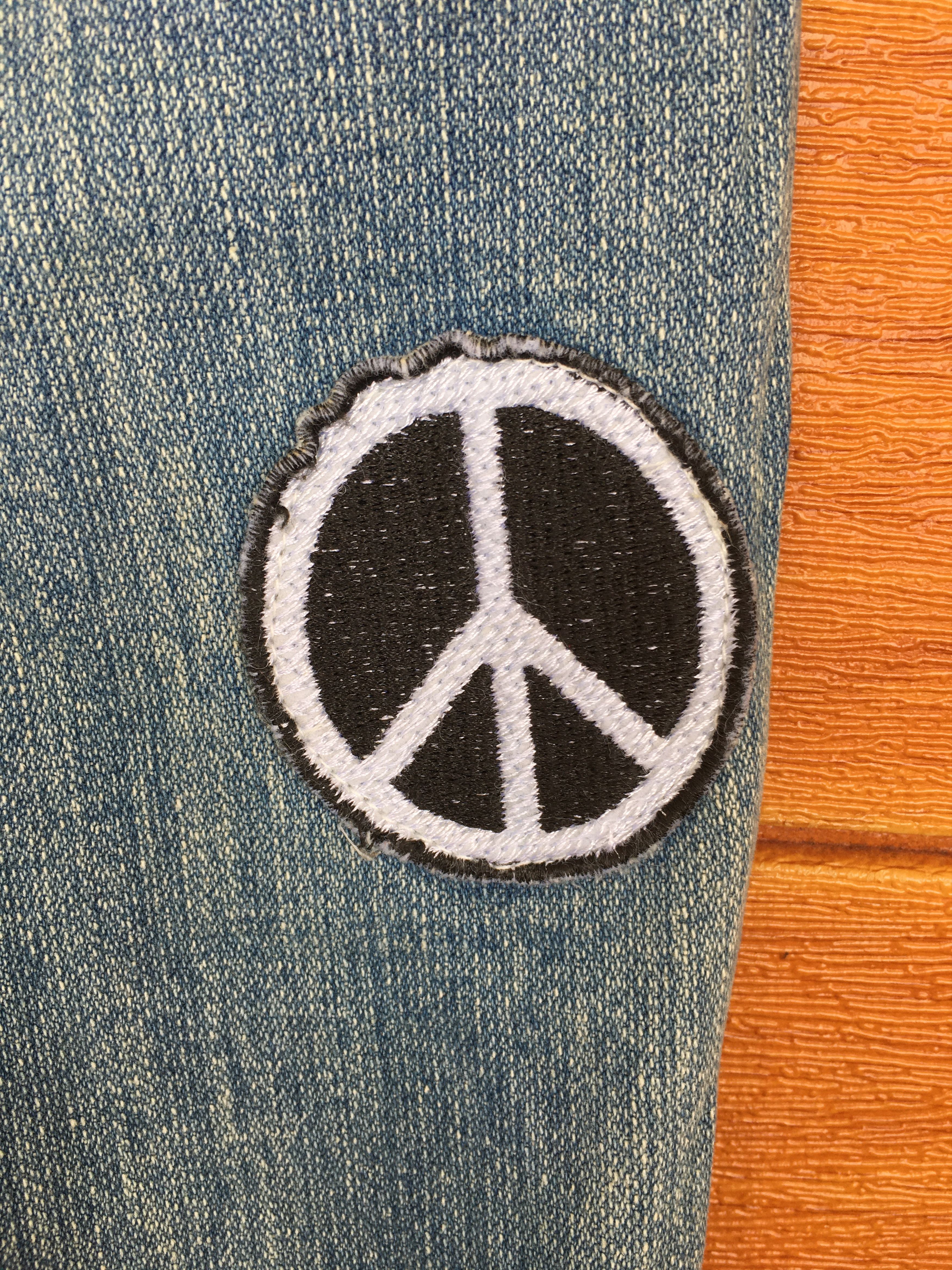 Hysteric Glamour × Undercover Vintage 90s Peace Spell Out Distressed Faded Denim Jeans Size US 34 / EU 50 - 15 Thumbnail