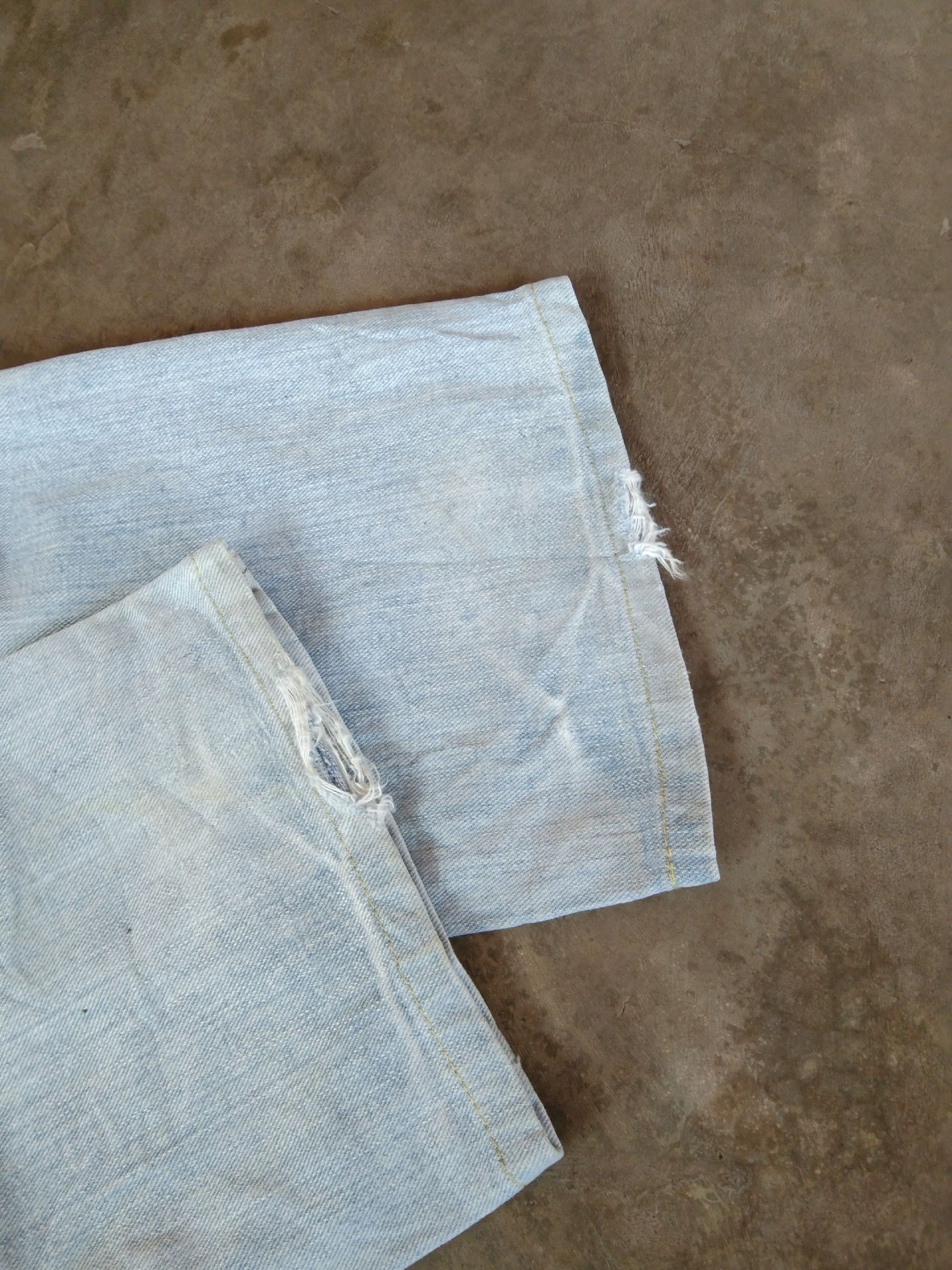 Japanese Brand 90s Vintage Lee Riders Faded Blue Distressed Jeans 29x32 Size US 29 - 4 Thumbnail