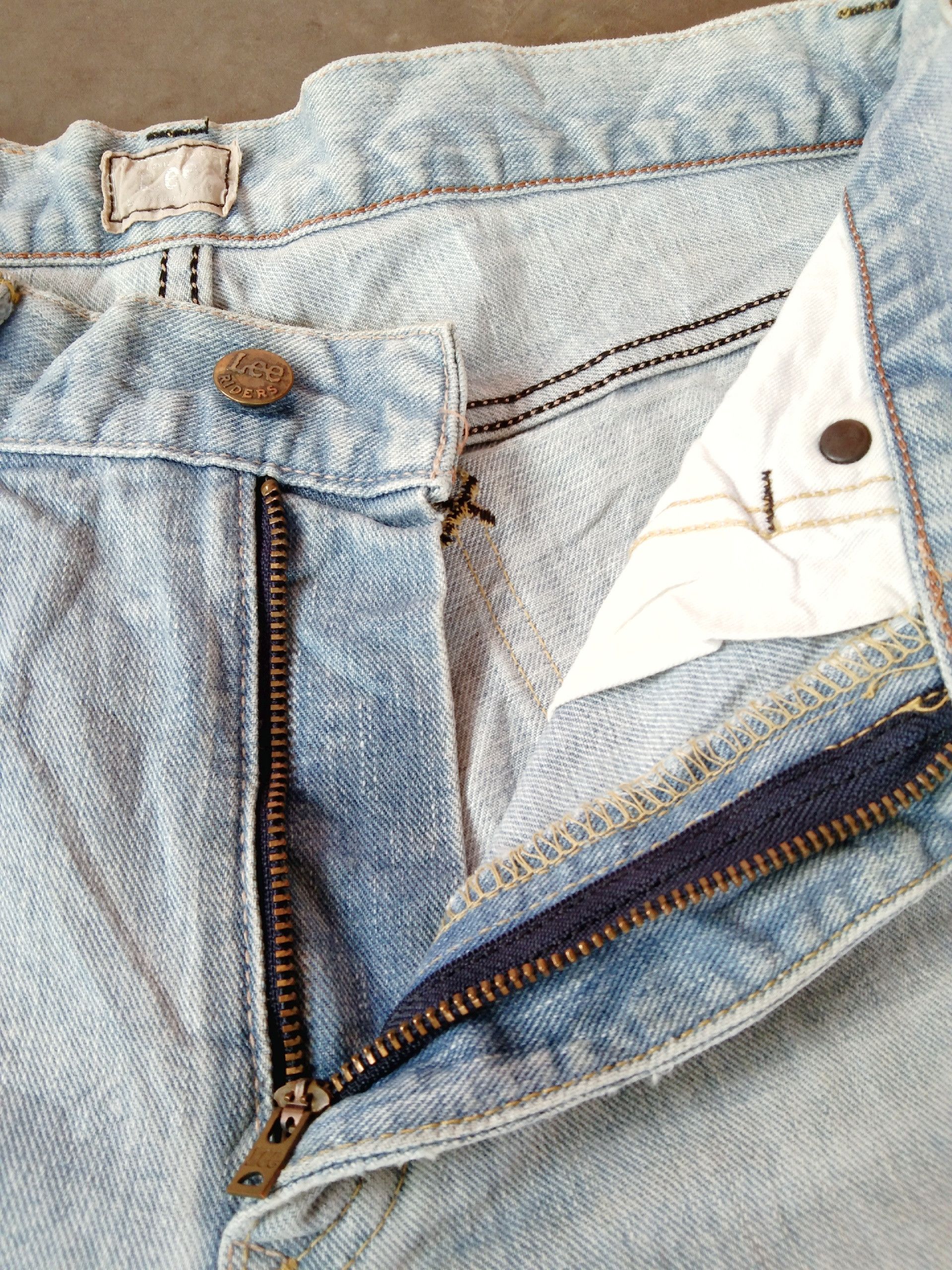 Japanese Brand 90s Vintage Lee Riders Faded Blue Distressed Jeans 29x32 Size US 29 - 6 Thumbnail