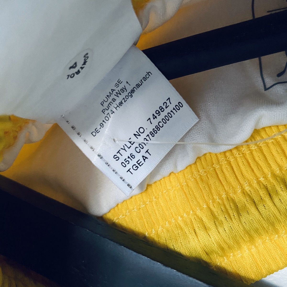 Puma NEW 2016 2017 Borussia Dortmund Puma Home Kit Soccer Shorts Size US 34 / EU 50 - 6 Thumbnail
