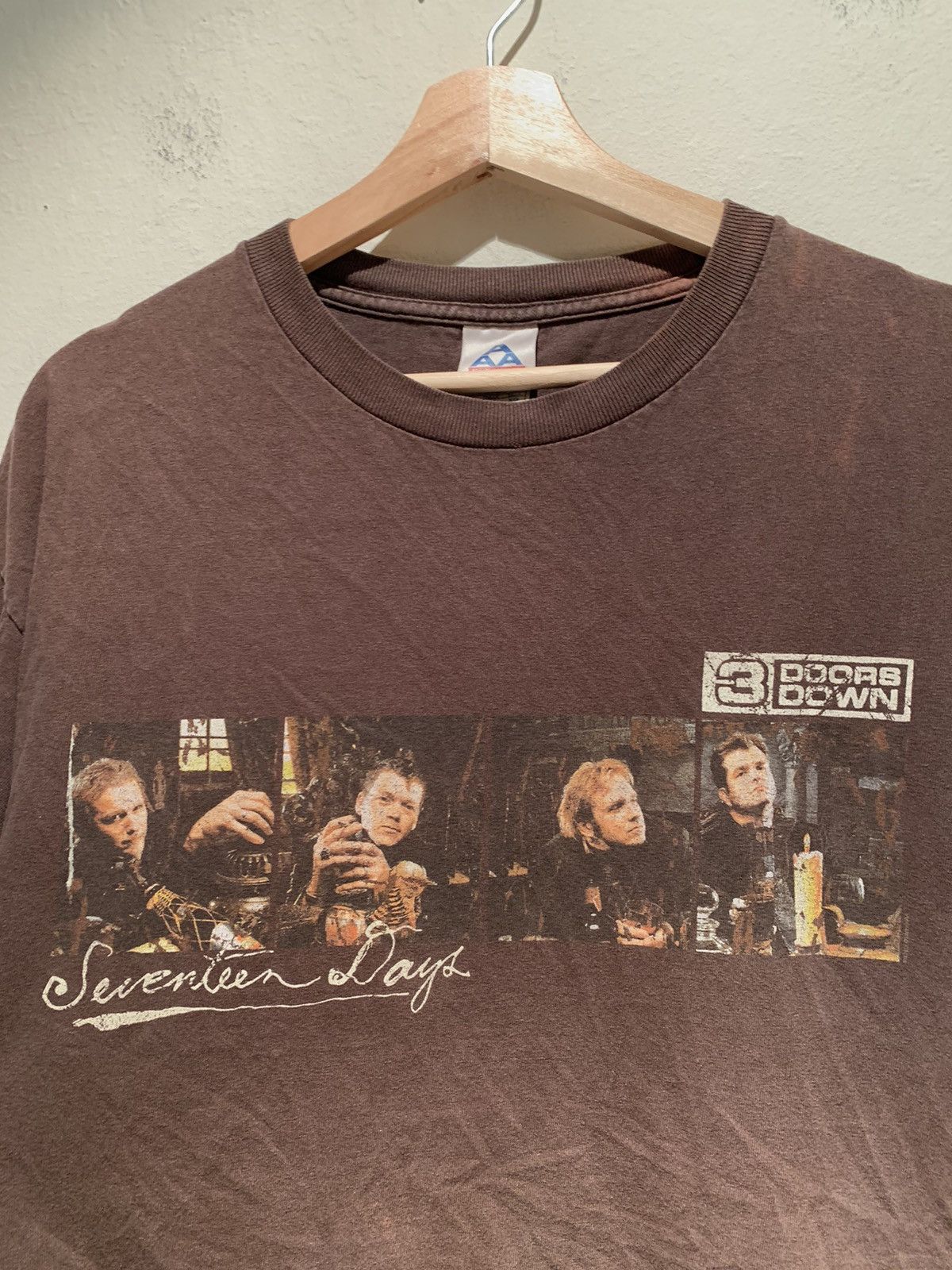Band Tees *RARE* Vintage 2005 3 Doors Down Seventeen Days Tour T-Shirt Size US XL / EU 56 / 4 - 3 Thumbnail