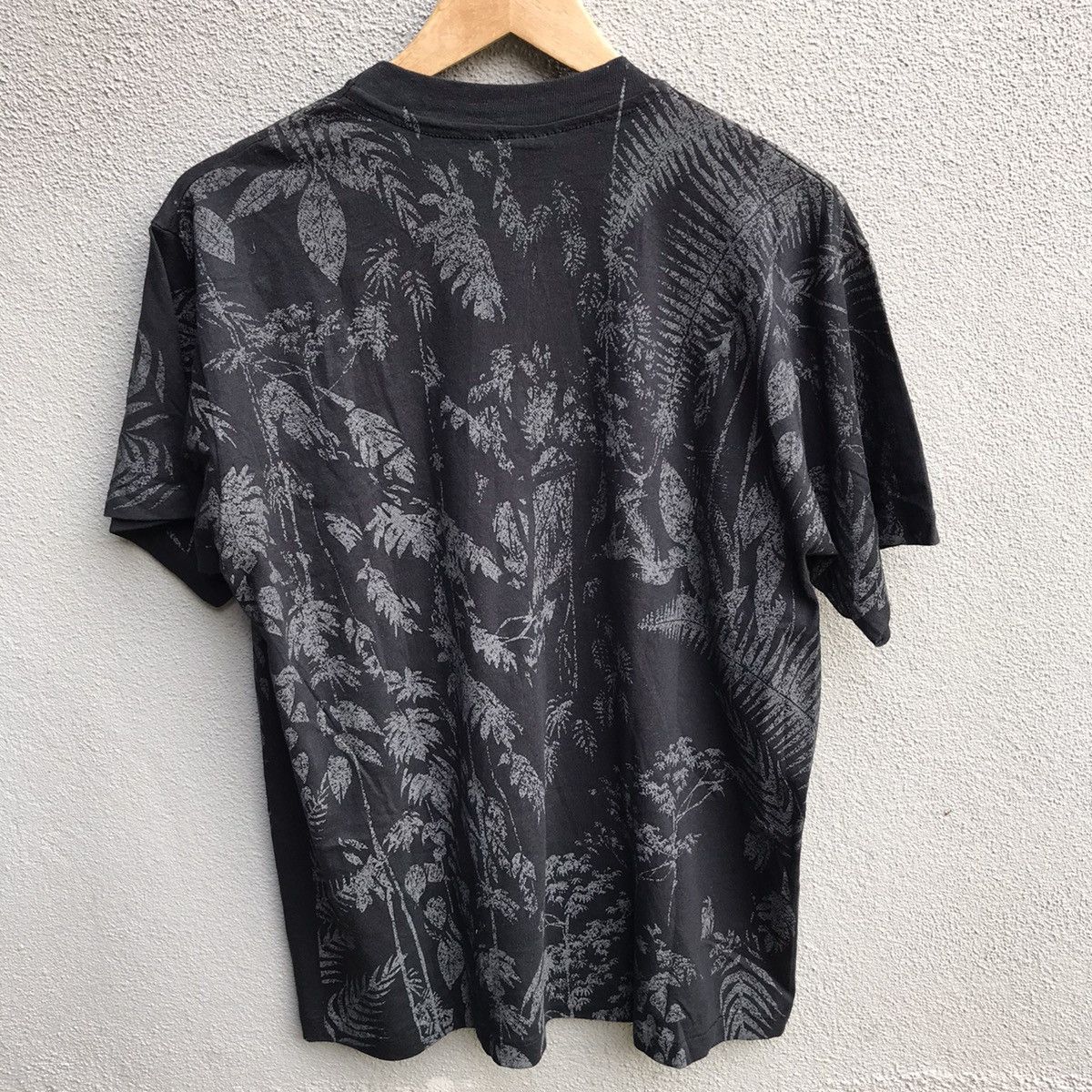 Vintage Vintage 90s JURASSIC PARK all over print tee t rex Size US L / EU 52-54 / 3 - 3 Thumbnail