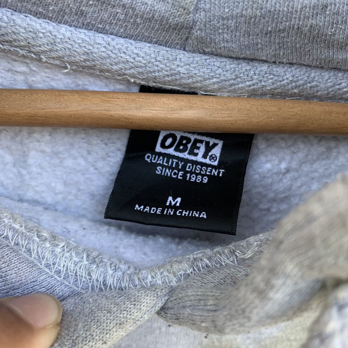 Obey Vintage Obey Thrashed Hoodie Skateboard Hoodie Size US L / EU 52-54 / 3 - 4 Thumbnail