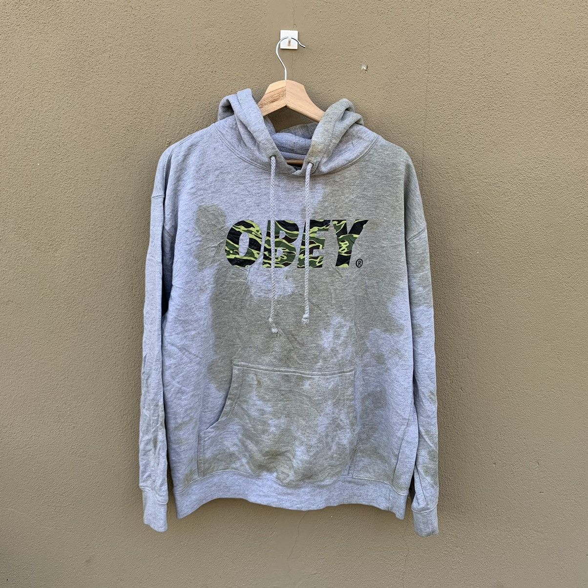 Obey Vintage Obey Thrashed Hoodie Skateboard Hoodie Size US L / EU 52-54 / 3 - 1 Thumbnail