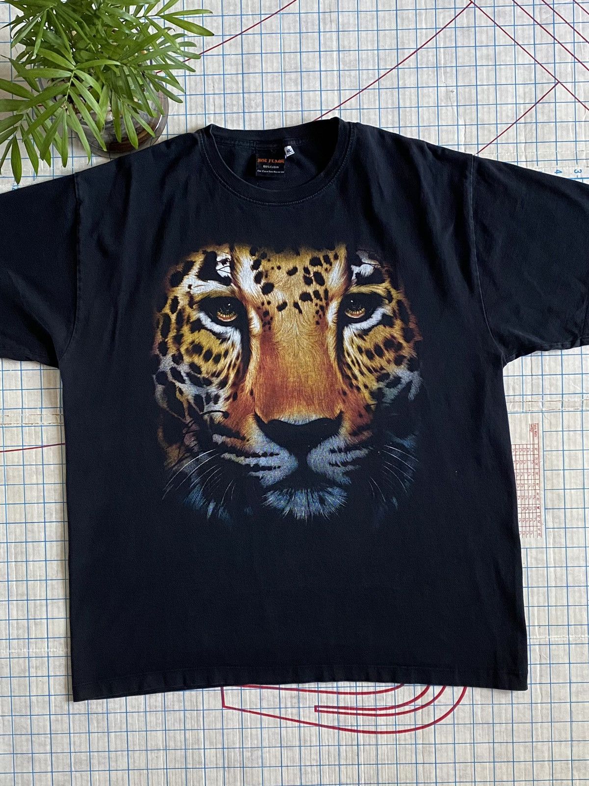 Vintage Vintage Cheeta Animal Graphic Tee Size XL Black Size US XL / EU 56 / 4 - 1 Thumbnail