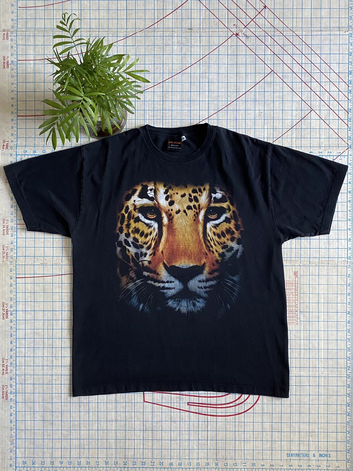 Vintage Vintage Cheeta Animal Graphic Tee Size XL Black Size US XL / EU 56 / 4 - 2 Thumbnail
