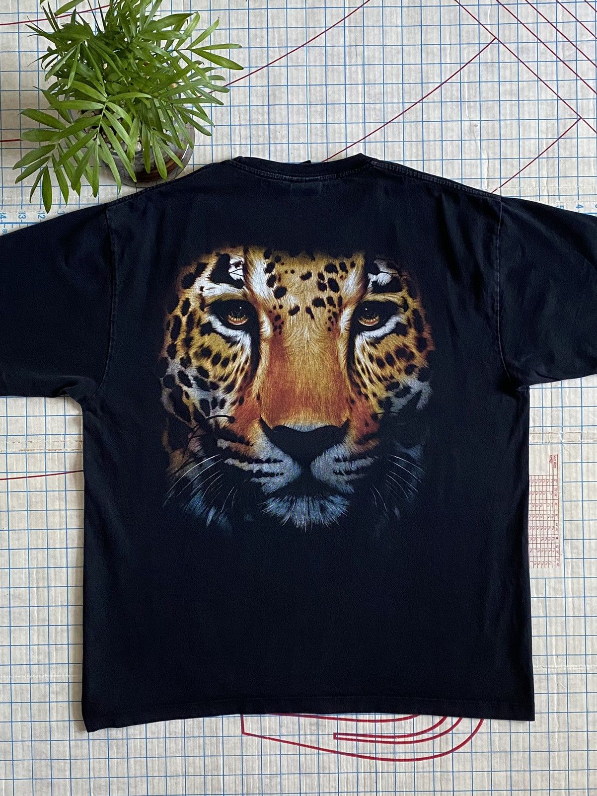 Vintage Vintage Cheeta Animal Graphic Tee Size XL Black Size US XL / EU 56 / 4 - 8 Thumbnail