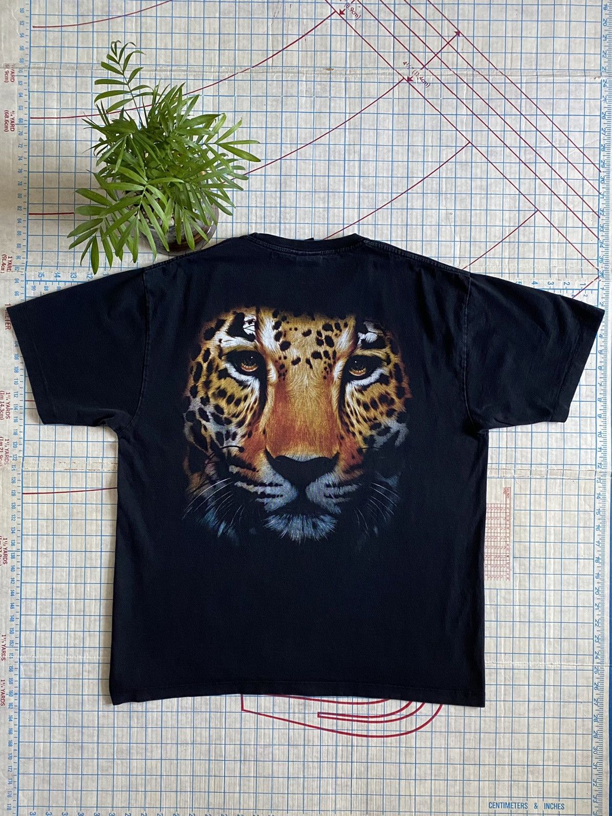 Vintage Vintage Cheeta Animal Graphic Tee Size XL Black Size US XL / EU 56 / 4 - 9 Thumbnail