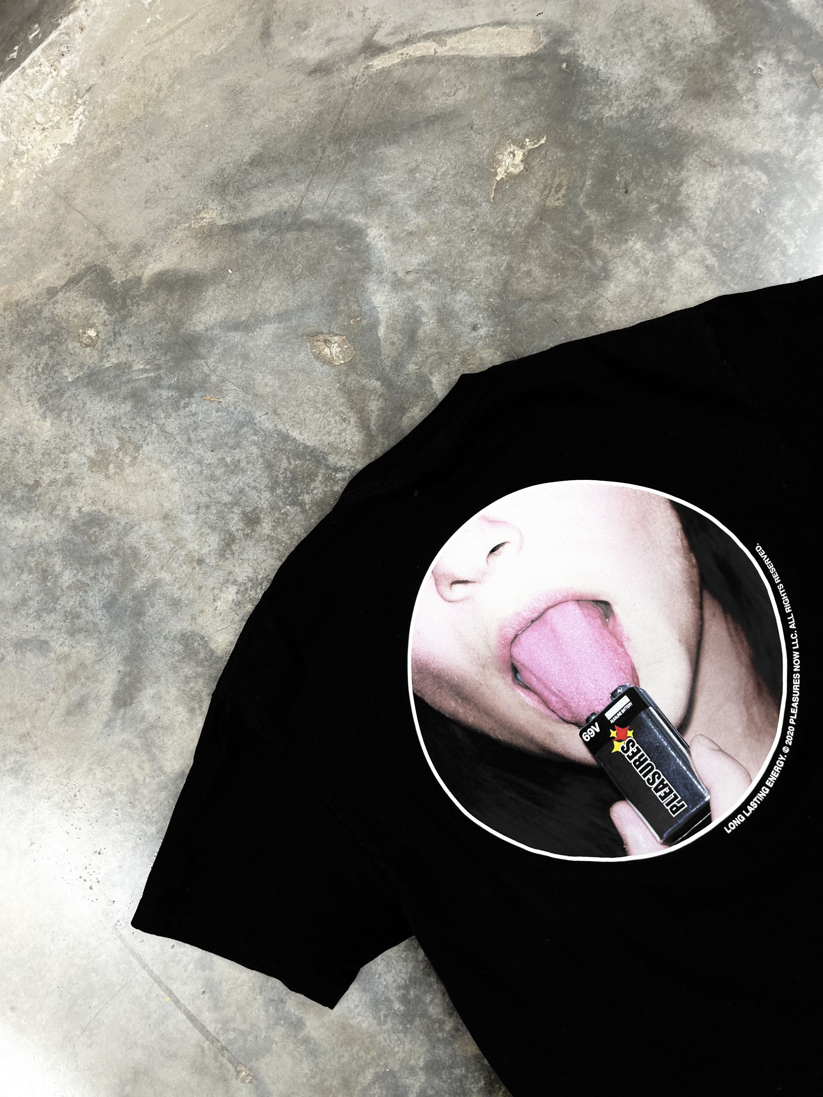 Pleasures Pleasures Electric Tongue Battery Mouth Tee Black XL Size US XL / EU 56 / 4 - 2 Thumbnail